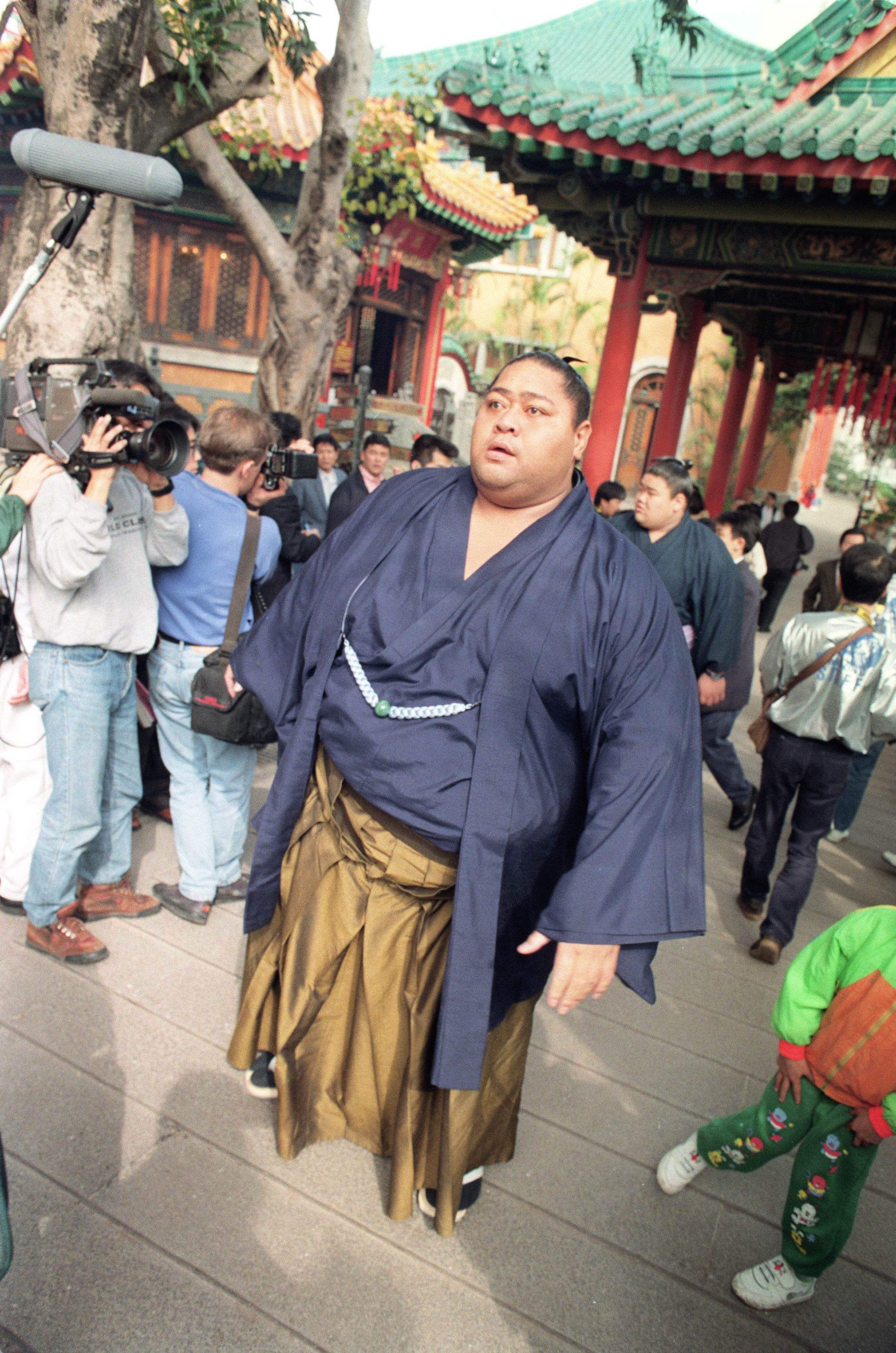 Sumo wrestler Musashimaru visits the Wong Tai Sin Temple. Photo: SCMP