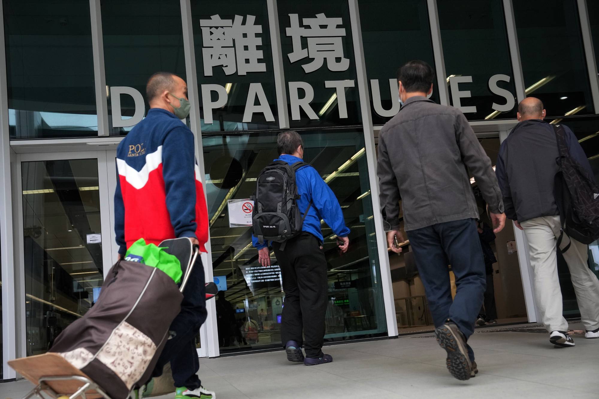 Heung Yuen Wai checkpoint welcomed its first cross-border travellers on Monday. Photo: Elson Li