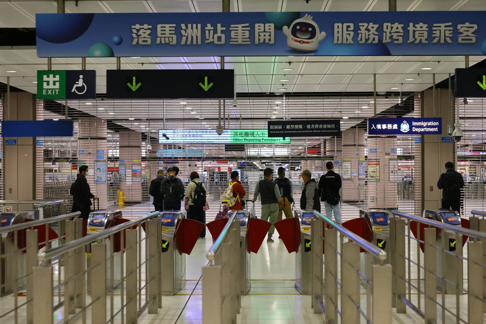 Travellers make a return to Lok Ma Chau. Photo: Dickson Lee