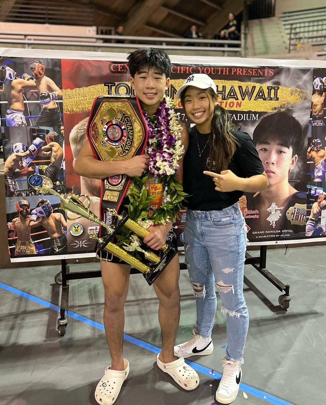 Victoria Lee (right) poses with her brother Adrian Lee after his amateur title win in December 2022. Photo: Instagram/@victorialeemma

