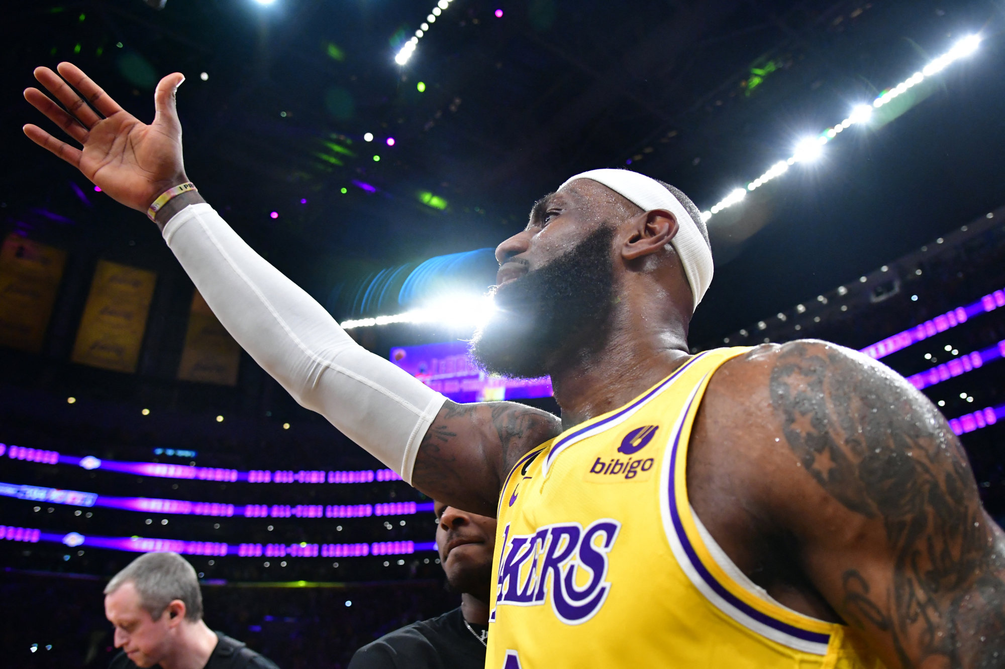 LeBron James says at ESPYS he will play for Lakers in upcoming season
