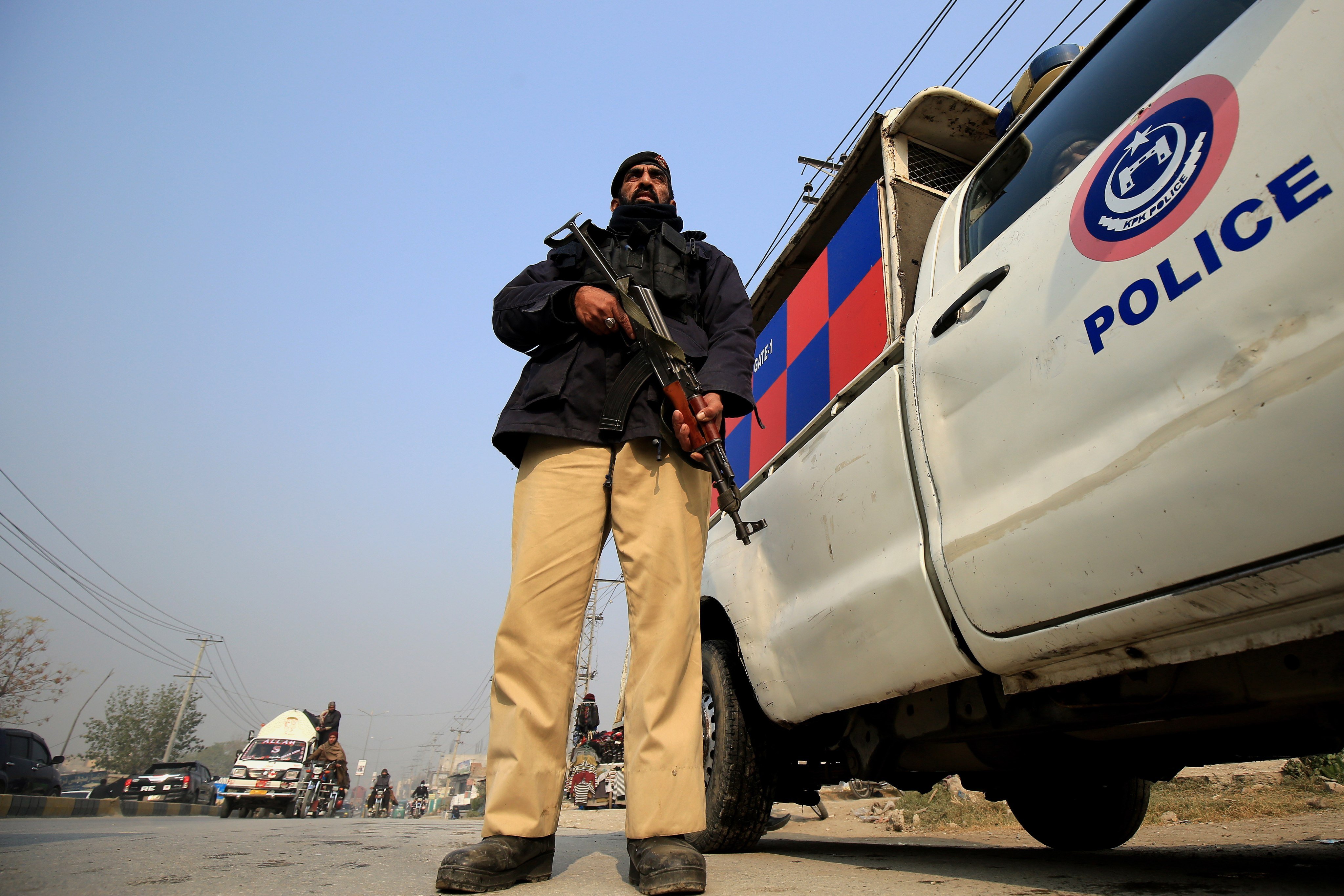 Pakistani security officials stand guard at a checkpoint following a security high-alert, a day after a suicide blast in Islamabad on December 23, in Peshawar. Photo: EPA-EFE