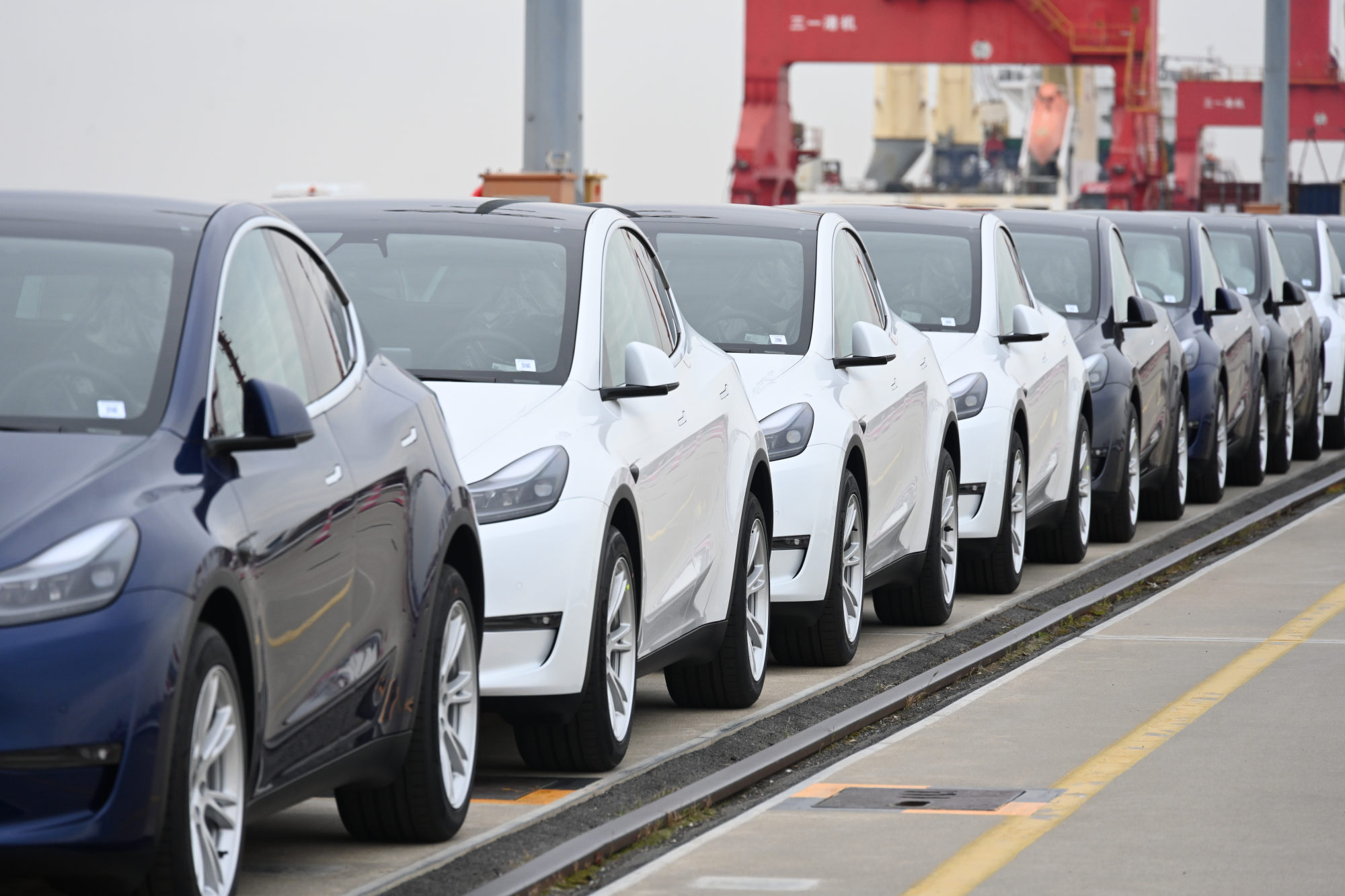 Chinese EV maker Li Auto races to narrow sales gap with Tesla