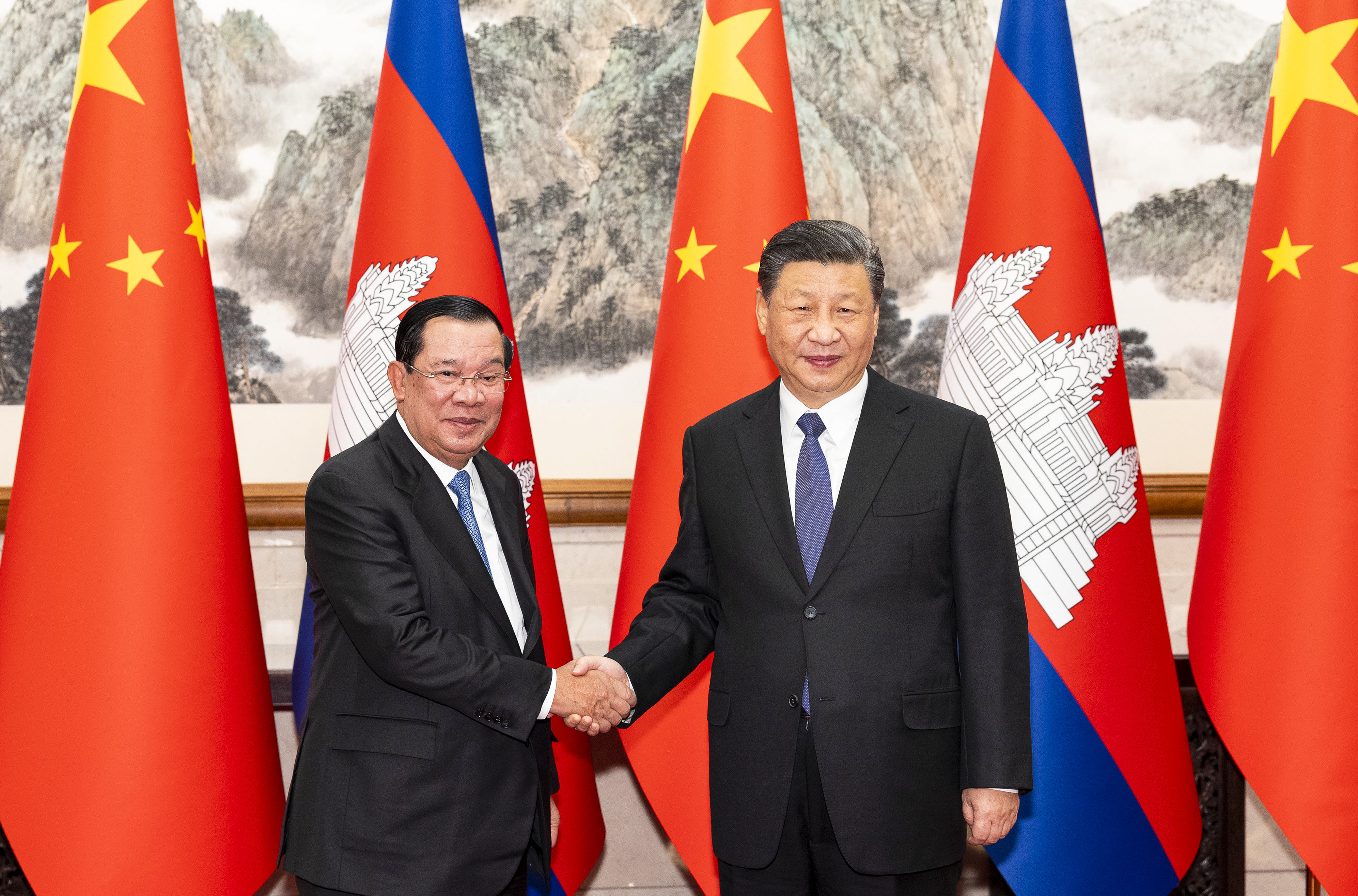 Xi Jinpng made the comments during a meeting with Hun Sen in Beijing. Photo: Xinhua