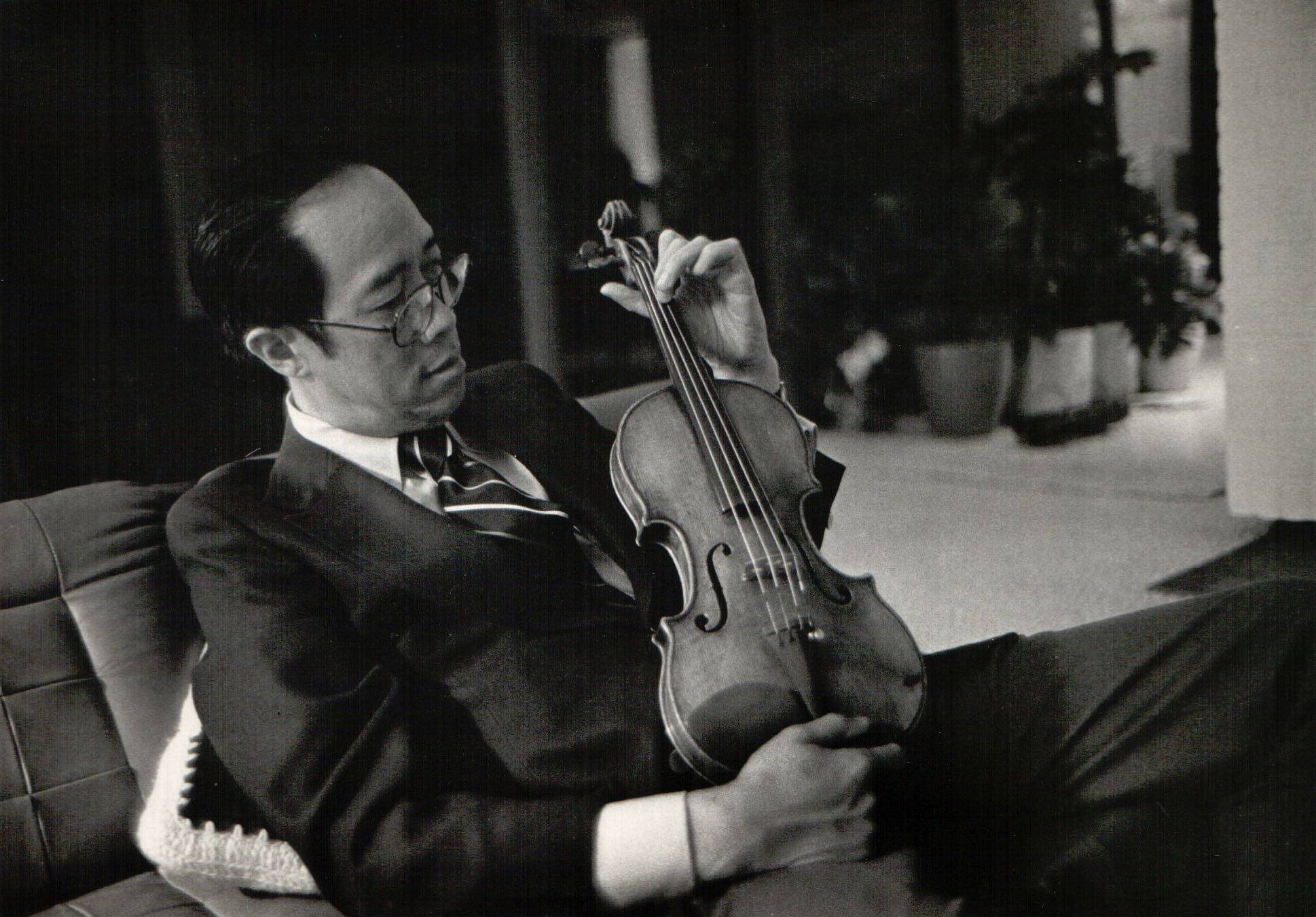 Lam Sau-wing with an instrument from his collection in the 1980s. Photo: courtesy of the Lam family
