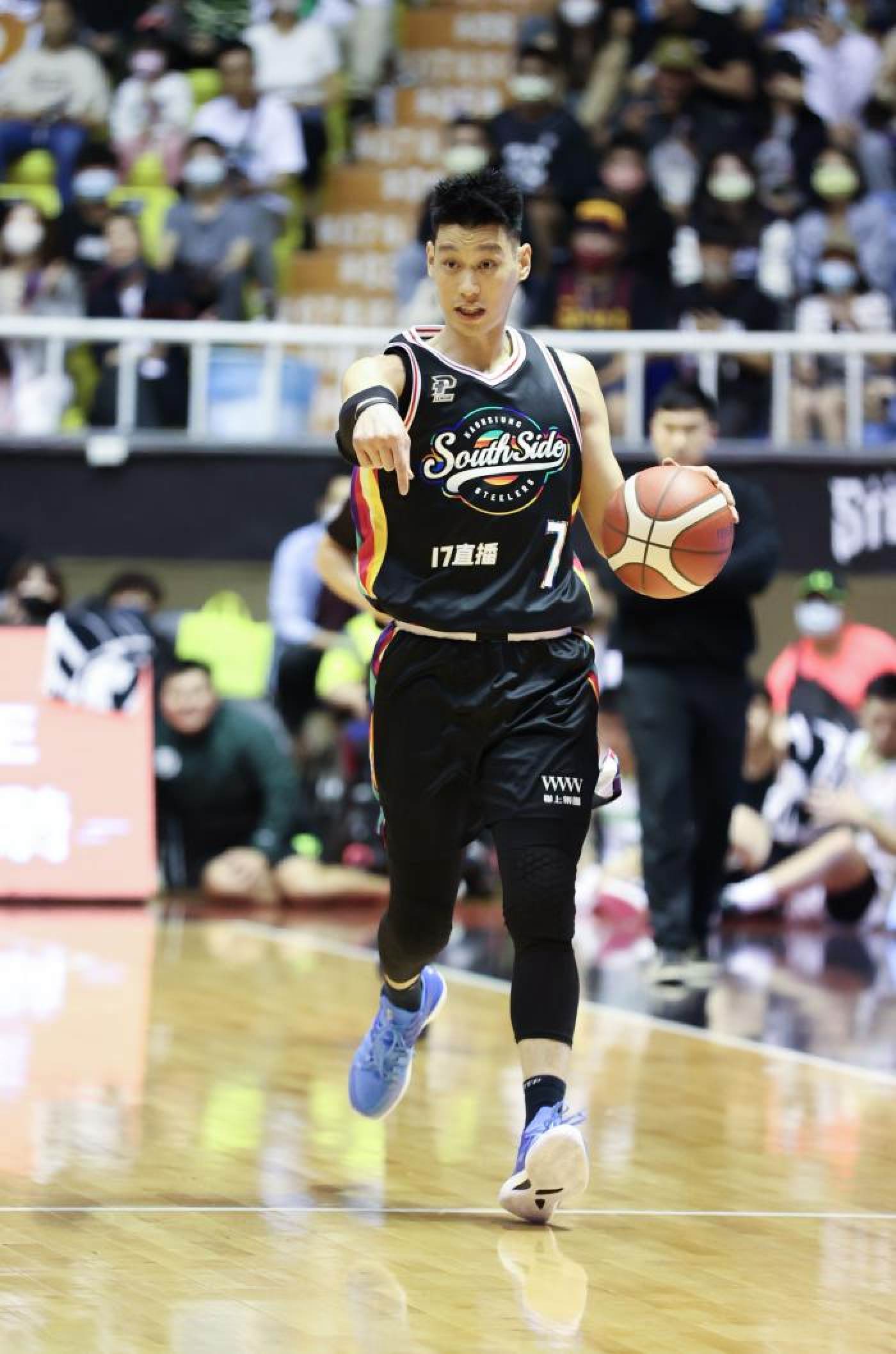 Jeremy Lin signs with Kaohsiung team - News - RTI Radio Taiwan International