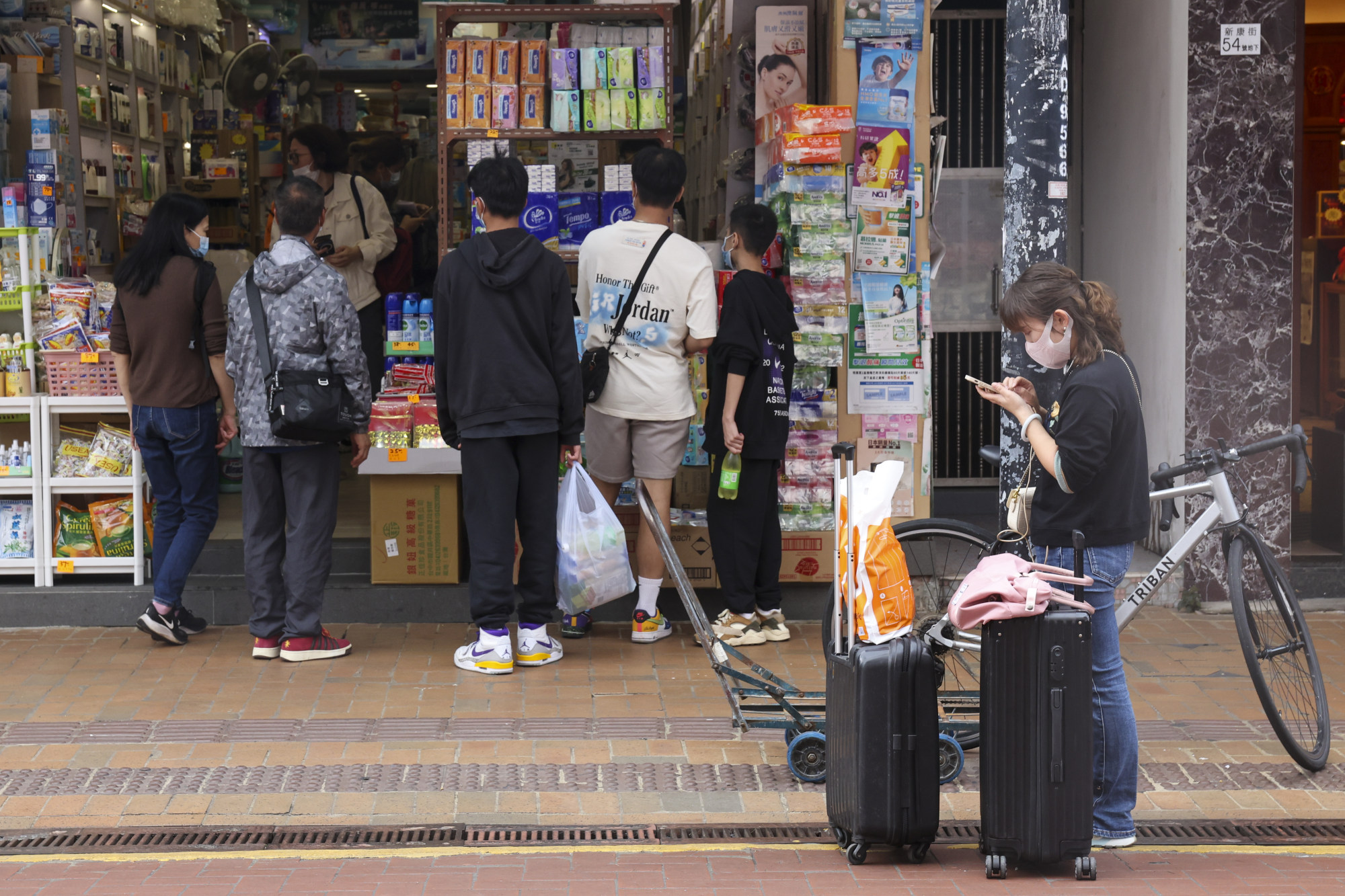 Tourists and parallel goods trader shopping in Sheung Shui area in the New Territories near the mainland China border on February 12. Photo: Edmond So
