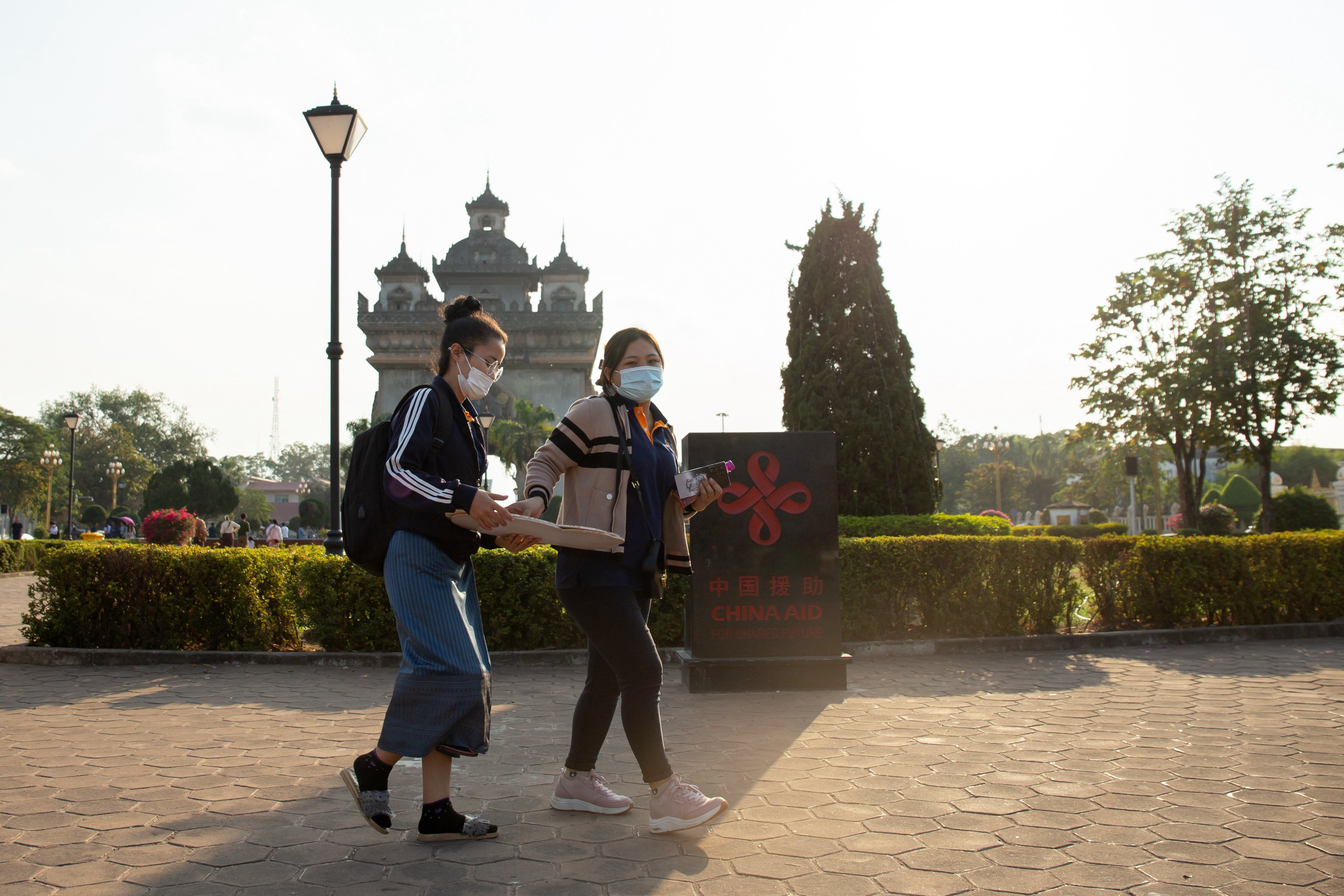 Chinese tourists at Patuxay Park in Vientiane, Laos. Photo: Xinhua 