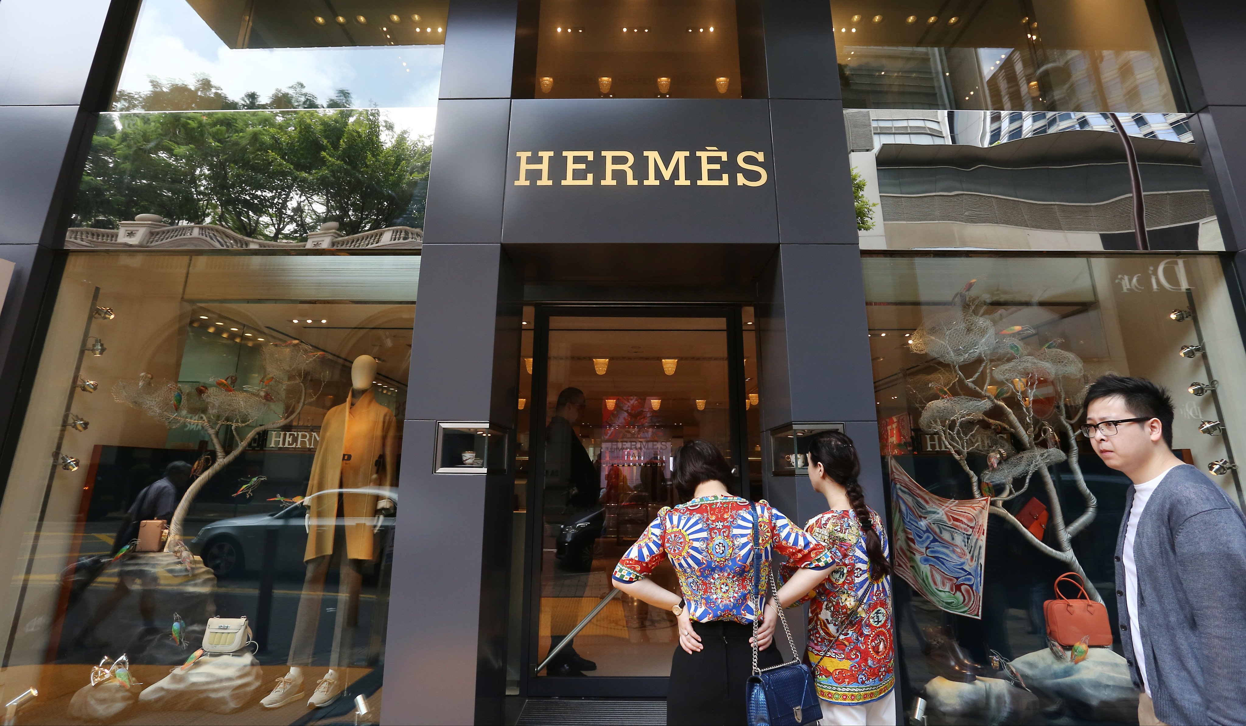 Tourists are seen at an Hermès store in a shopping area of Tsim Sha Tsui, Hong Kong. Photo: Jonathan Wong