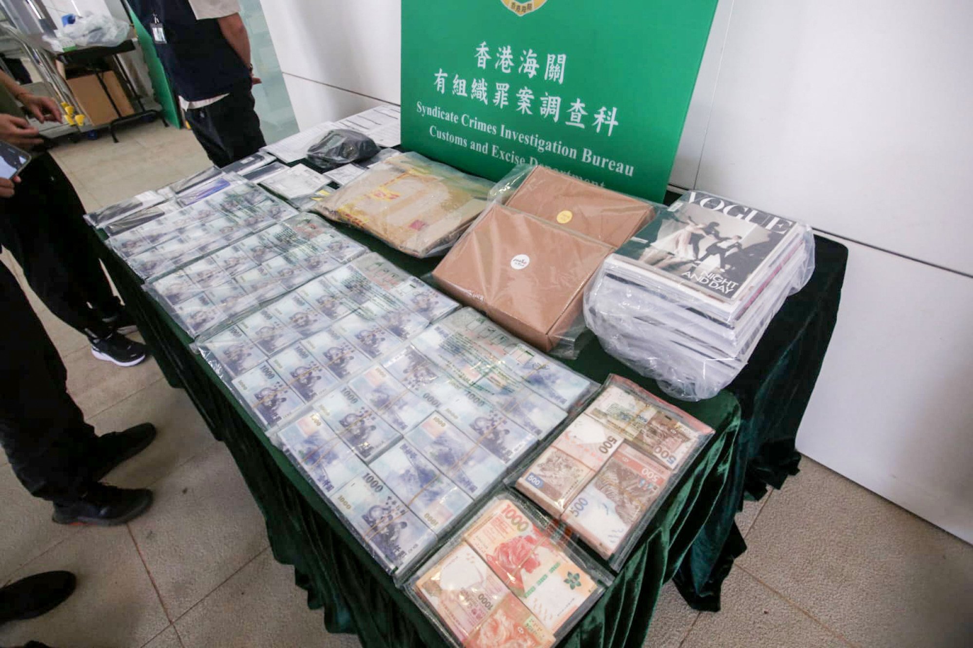 hong-kong-customs-arrests-2-visitors-after-finding-thousands-of