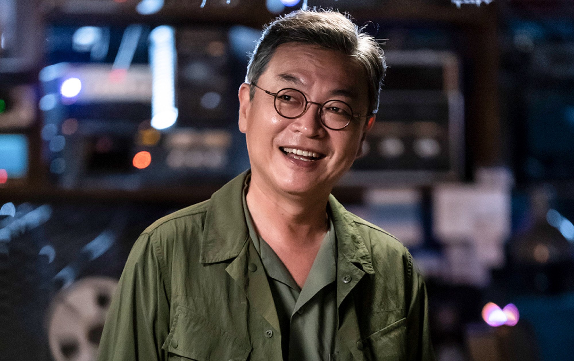 Kim Eui-sung as Rainbow Taxi Company boss Jang Sung-chul in a still from Taxi Driver season 2.