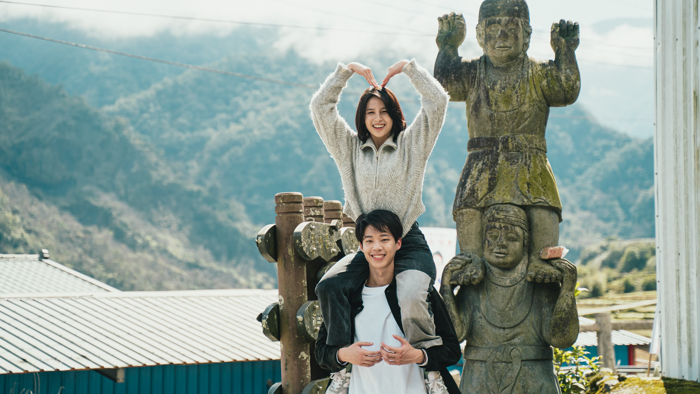 Lin Ting-li (top) and Andy Huang in a still from Gaga.