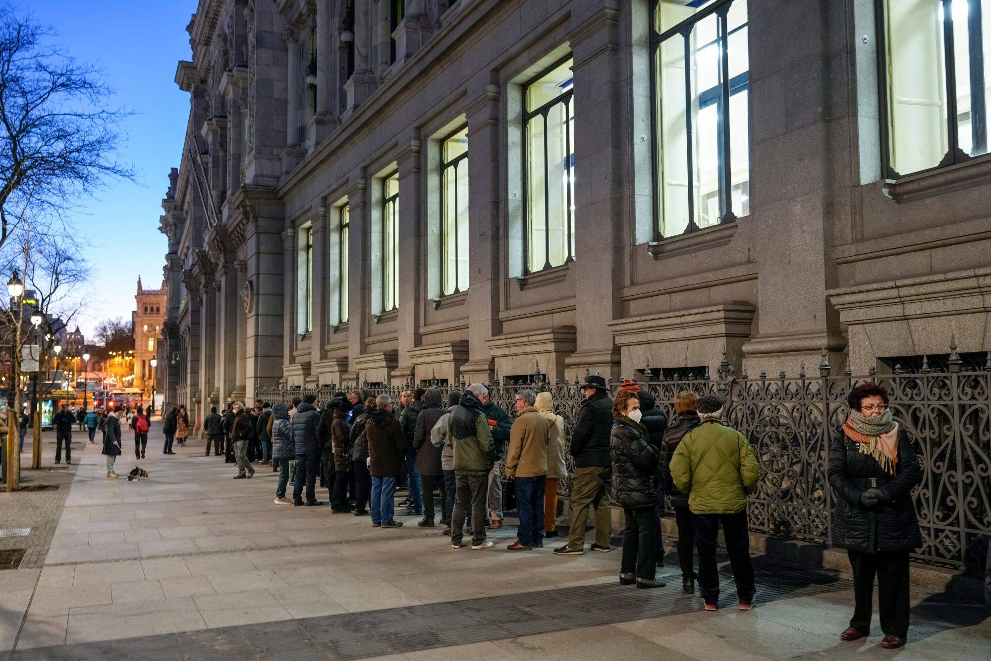 Customers queue outside the Bank of Spain to purchase short-dated debt, known as letras, in Madrid on February 3. Every recent weekday morning at dawn, a queue has formed outside Spain’s central bank as savers from across the city come to get their hands on something unheard of for more than a decade: a return of nearly 3 per cent. Photo: Bloomberg