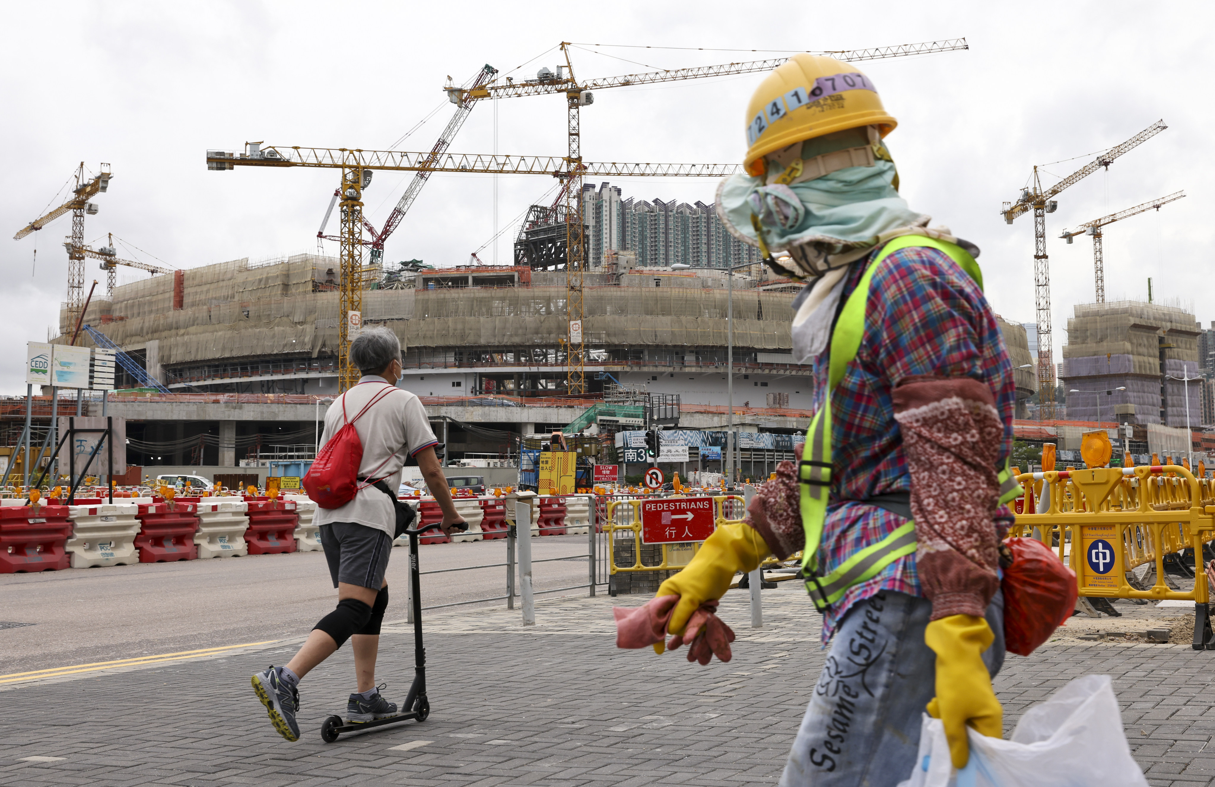 Hong Kong is planning to use its infrastructure bond scheme to ease its cash flow pressure. Photo: K.Y. Cheng