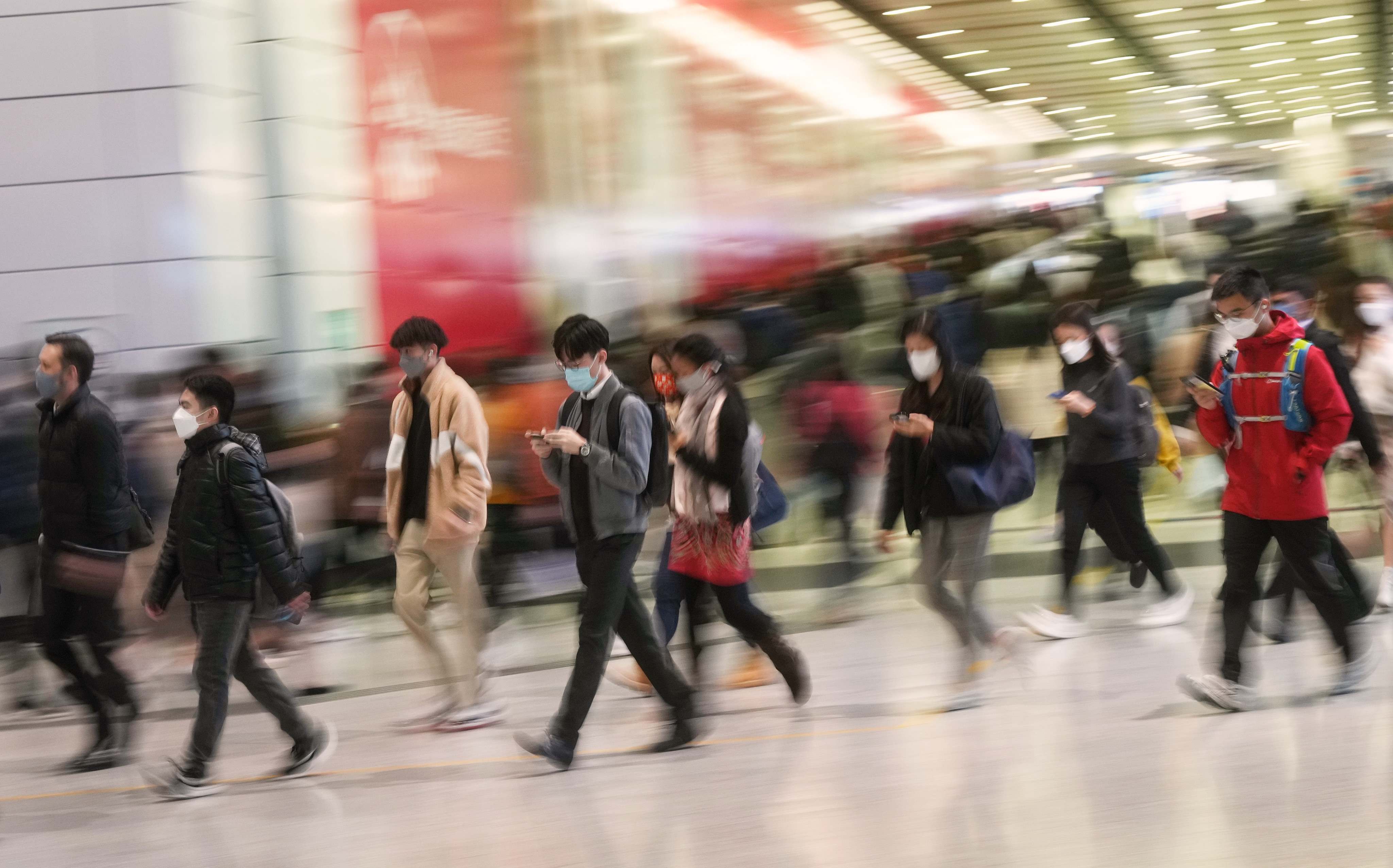 People walk inside Central MTR station on January 26. Hong Kong’s population has fallen for three consecutive years and is now 7.3 million. Photo: Elson Li