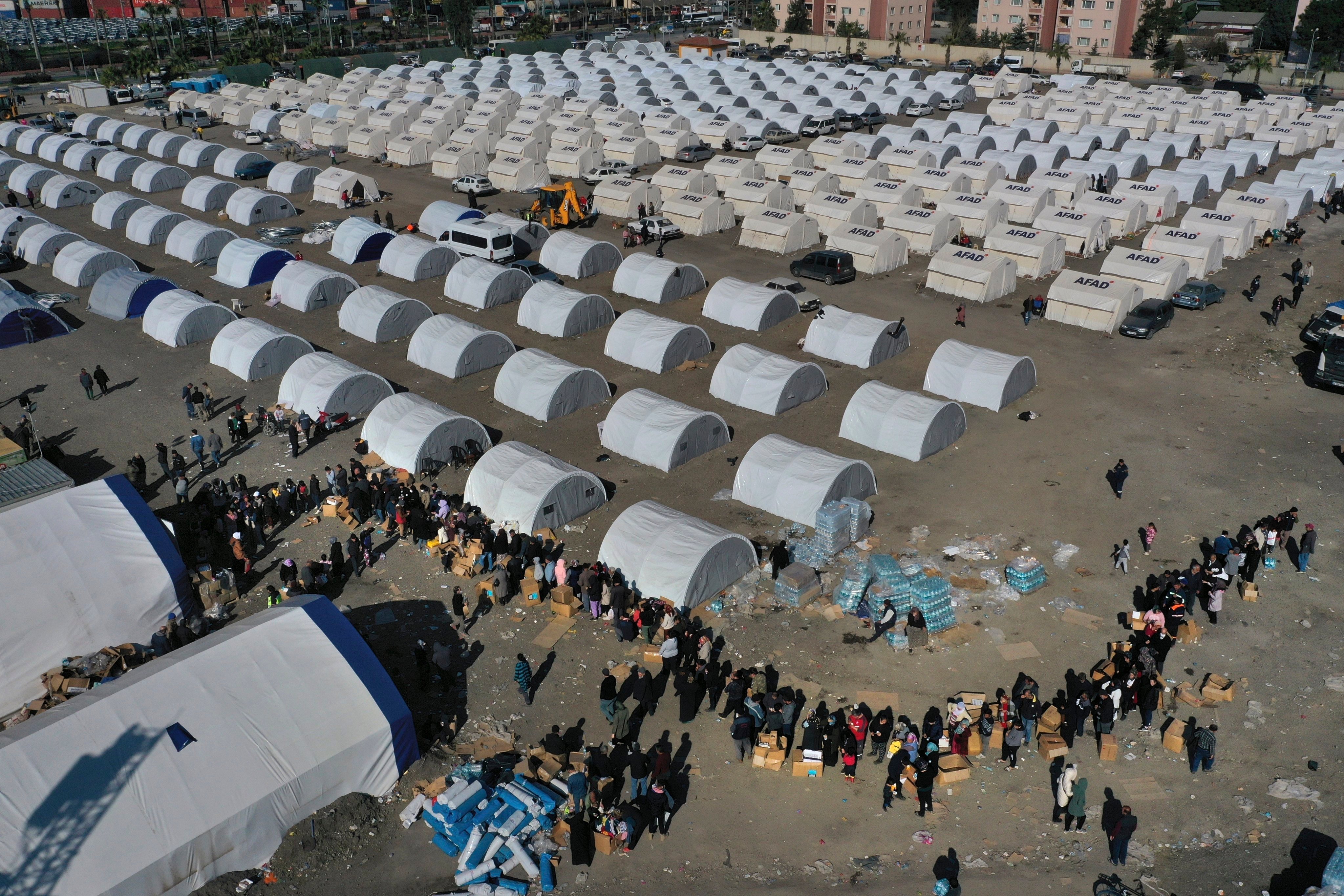 People who lost their houses in the devastating earthquake queue up for aid supplies at a makeshift camp in Iskenderun city, southern Turkey, on February 14. Photo: AP