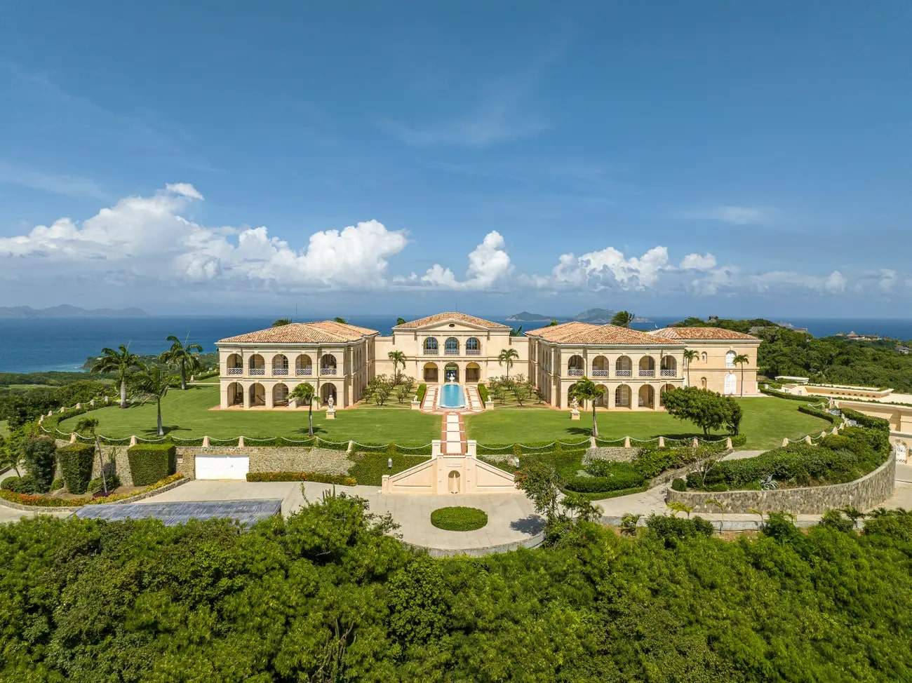 Knight Frank has just put this incredible mansion in the Caribbean up for sale, with a price tag of US$200 million. Photo: Knight Frank
