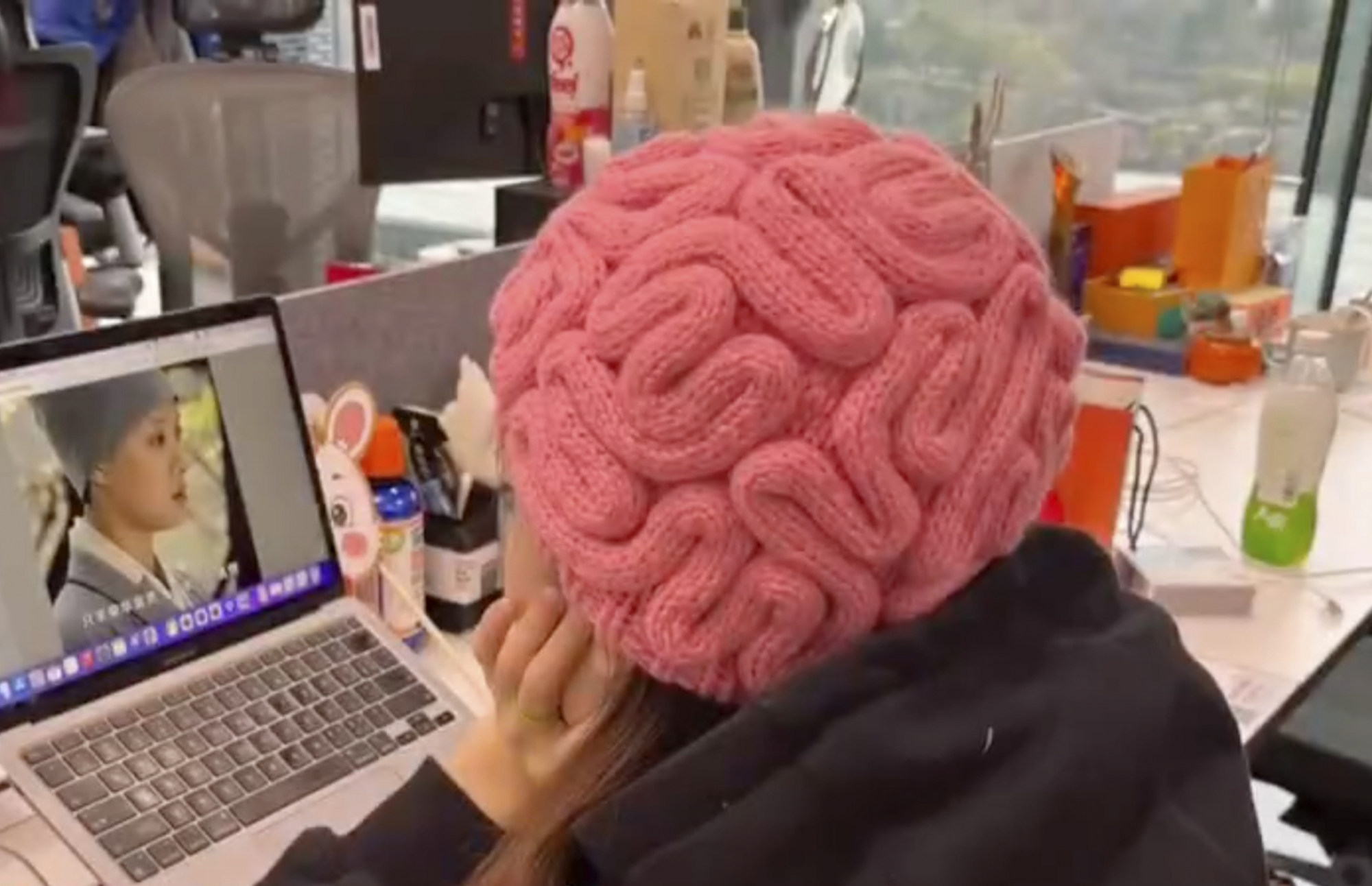 The brain hat is jokingly referred to online as an item for lovesick couples and distracted workers. Photo: Weibo