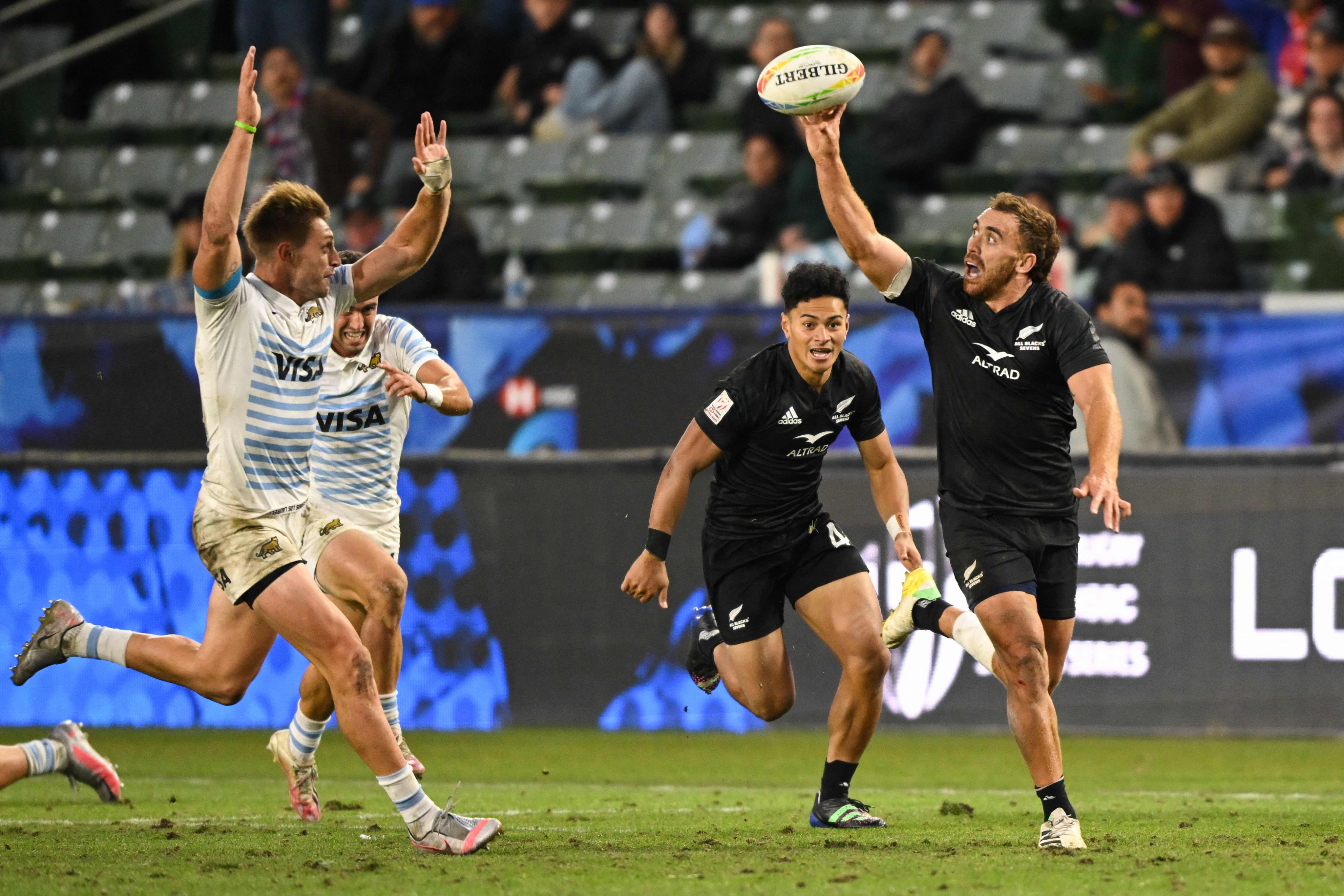 New Zealand’s Joe Webber passes the ball during his side’s sevens final against Argentina at Dignity Health Sports Park in Carson, California. Photo: AFP