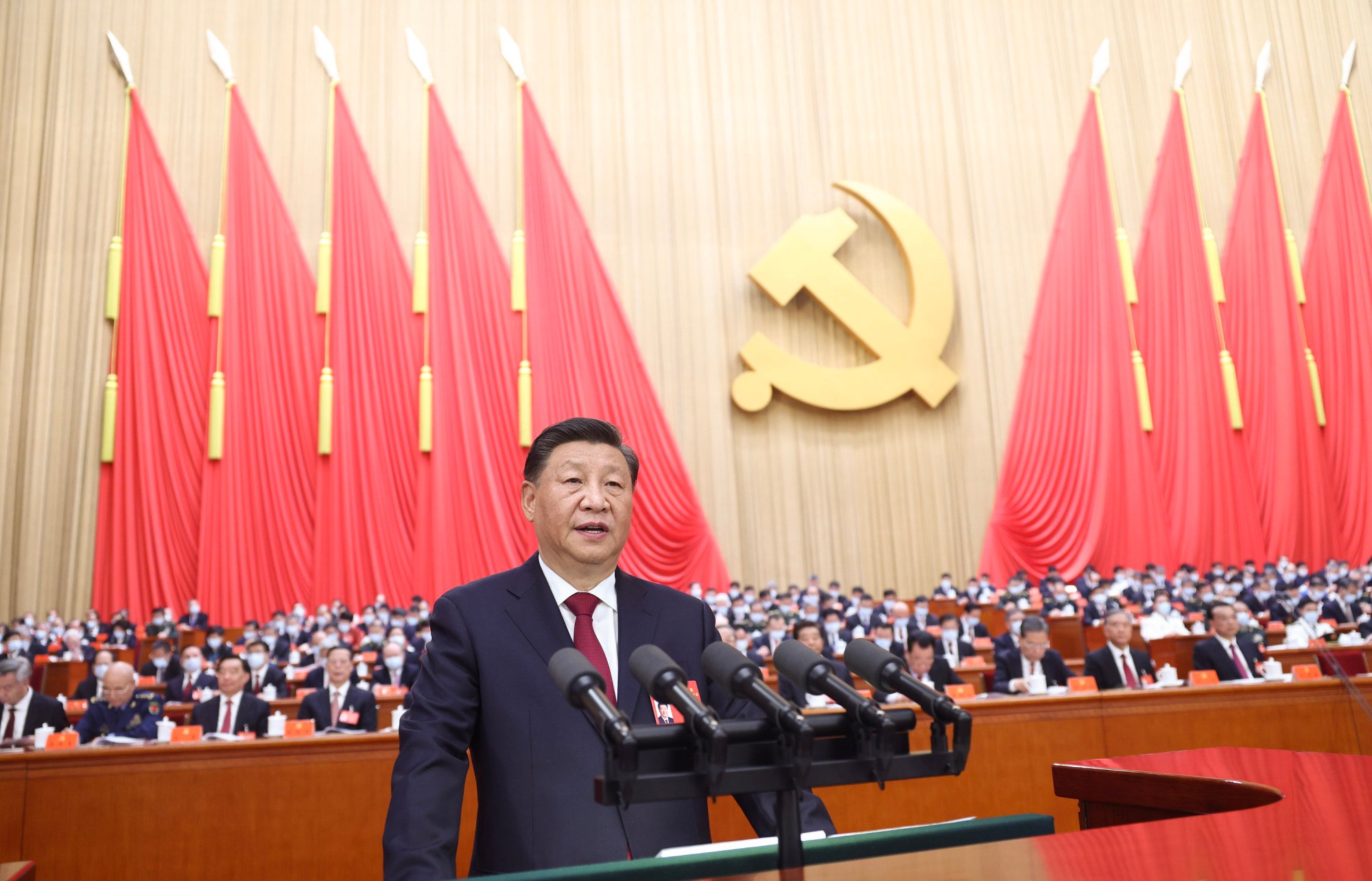 Le secrétaire général du Parti communiste, Xi Jinping, remet un rapport au congrès national du parti au Grand Palais du Peuple à Pékin le 16 octobre. Photo : Xinhua