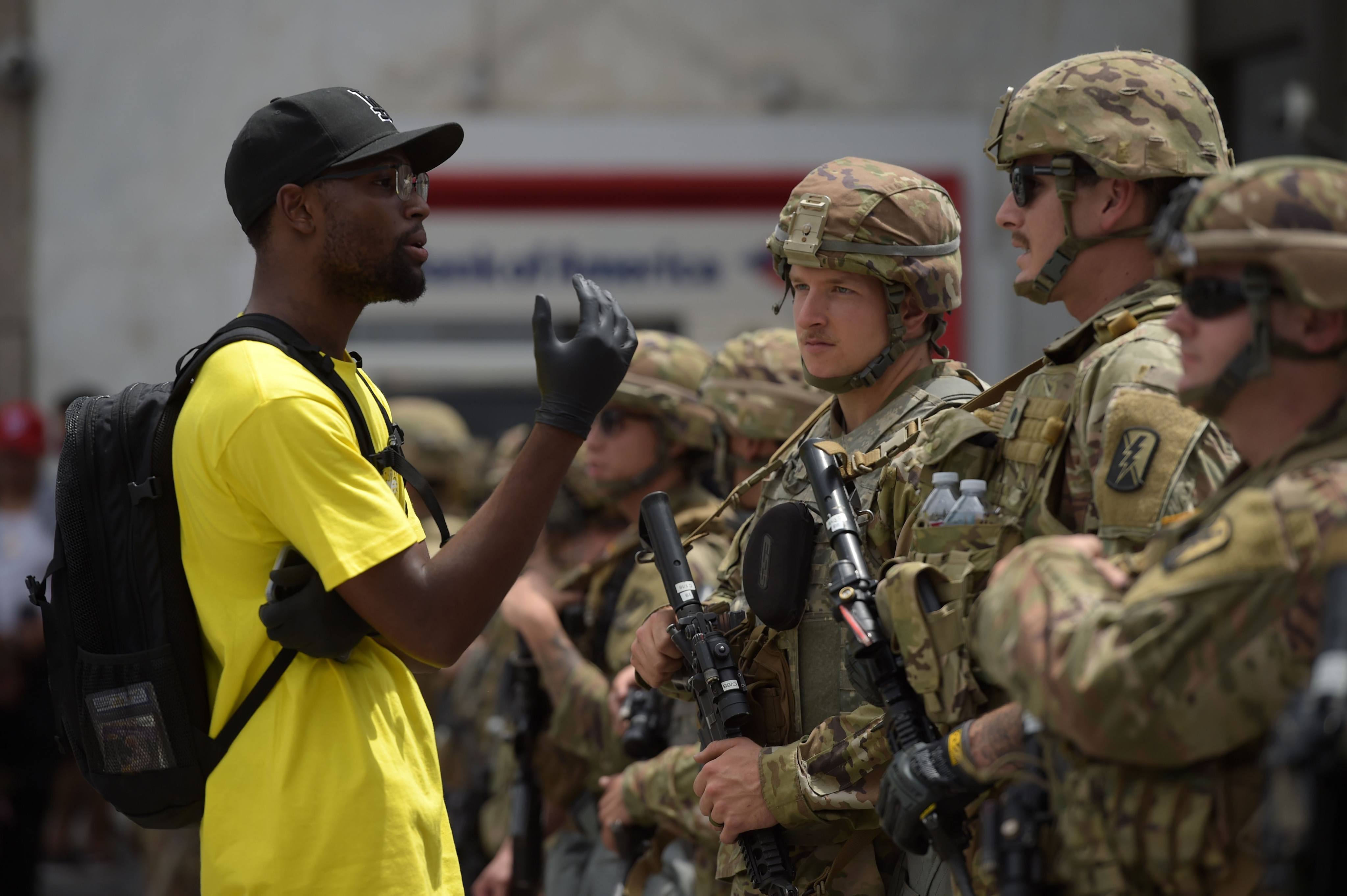 A protester speaks to soldiers during a demonstration over the death of George Floyd in Hollywood on June 2, 2020. The US army did not meet its recruiting target in 2022. Photo: AFP
