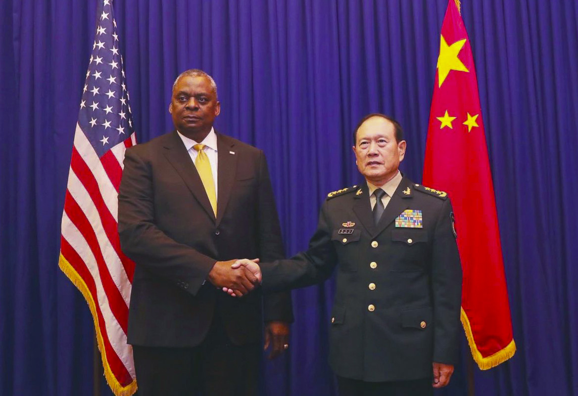Chinese Defence Minister Wei Fenghe (right) shakes hands with his US counterpart Lloyd Austin on November 22 last year in Cambodia, in this photo captured from Twitter. There are many promising opportunities for US-China cooperation on reducing military AI risks. Photo: Twitter