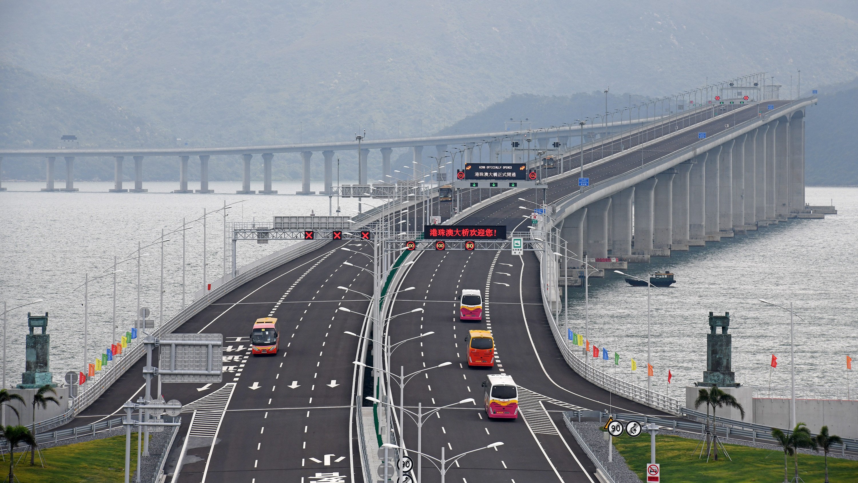Motorists will be able to apply to drive to Guangdong and stay for up to 30 days per trip under the ‘quota-free’ scheme. Photo: Xinhua