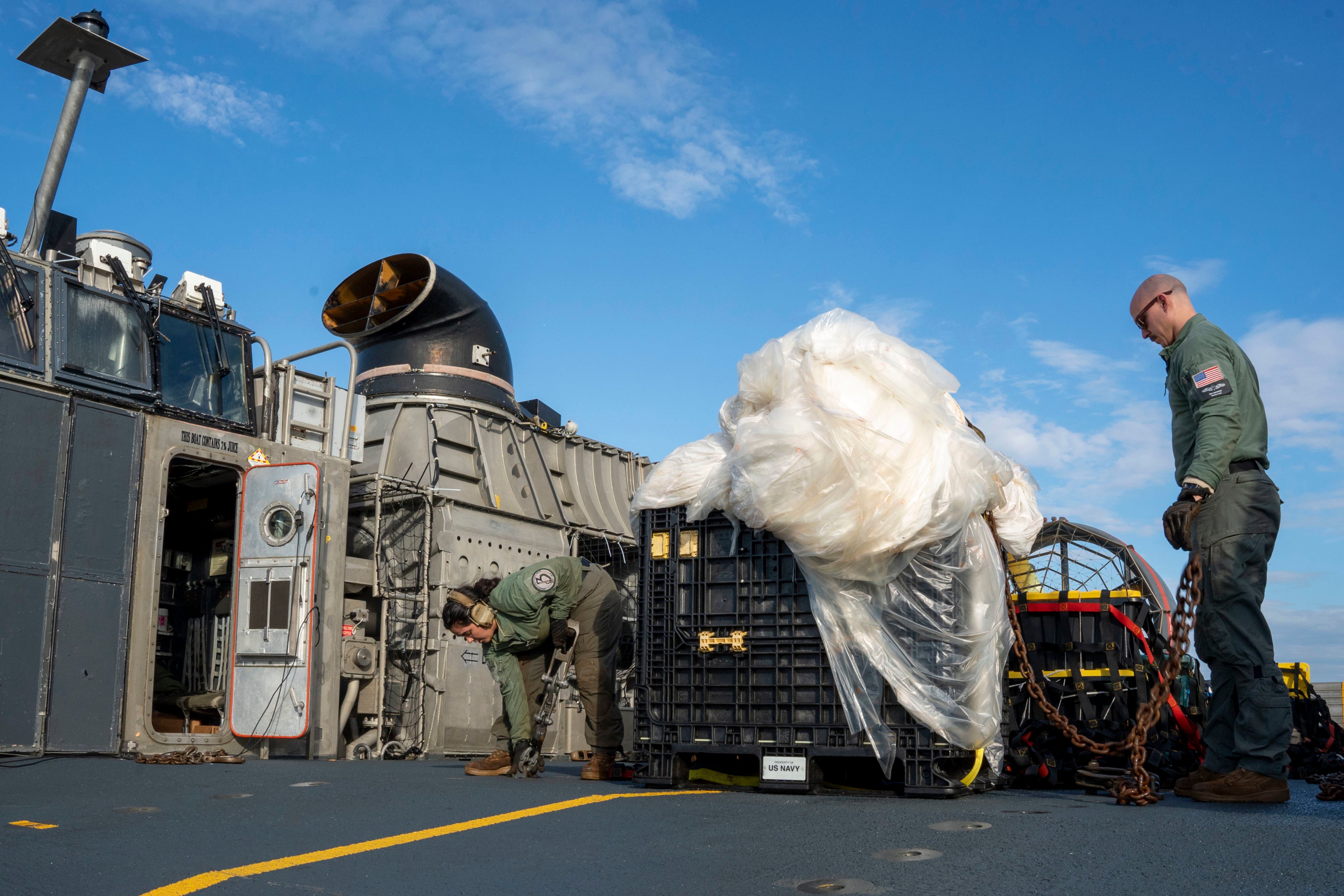 US Navy sailors examine material recovered from the shooting down of a Chinese high-altitude balloon off the East Coast of the US, on February 10. Photo: US Navy via AP