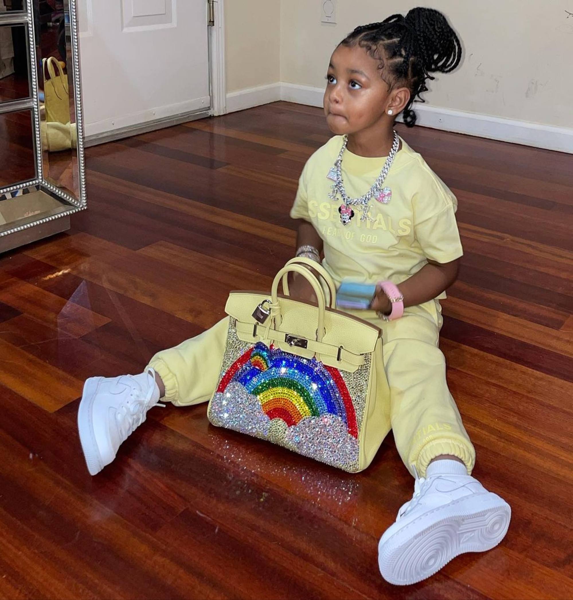 Babies, Glitter, & Birkins Dominate This Celeb Handbag Round-up