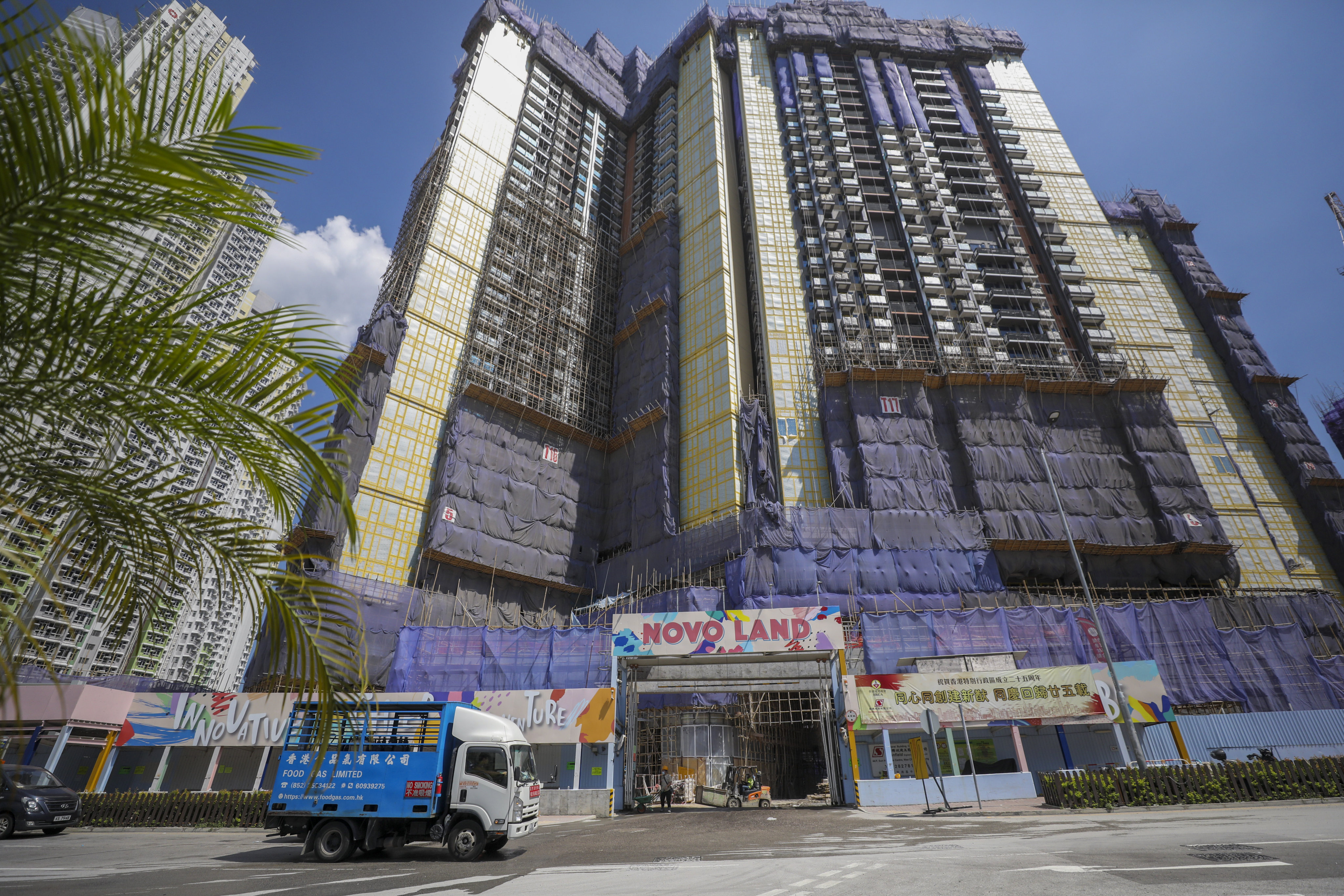 Nearly 10,000 potential buyers have registered an interest in the 171 flats available in the second batch of Phase 2B of the project in the New Territories, according to SHKP. Photo: Xiaomei Chen