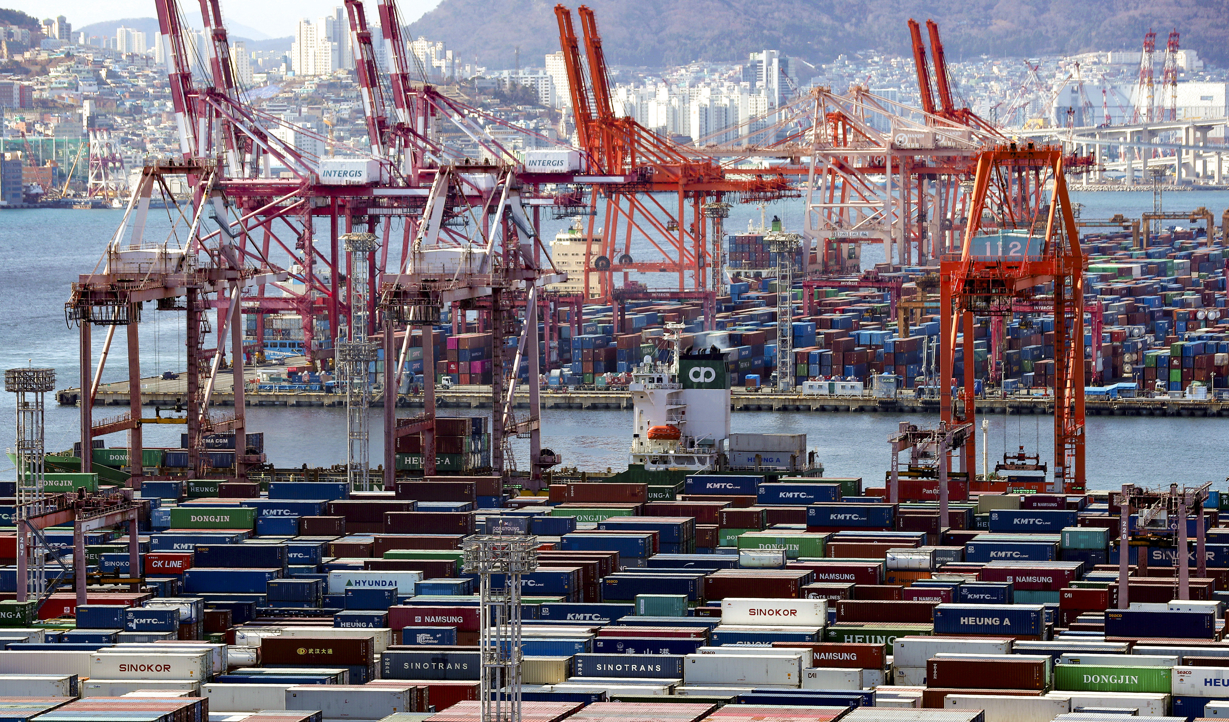 Containers are seen at South Korea’s largest port in Busan. South Korea was Shandong’s fourth largest trading partner in 2021. Photo: AP