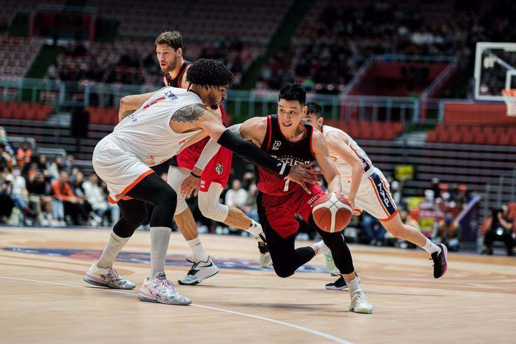 Jeremy Lin drops 50 points to keep Kaohsiung 17LIVE Steelers' play-off  hopes alive, as side extends record run