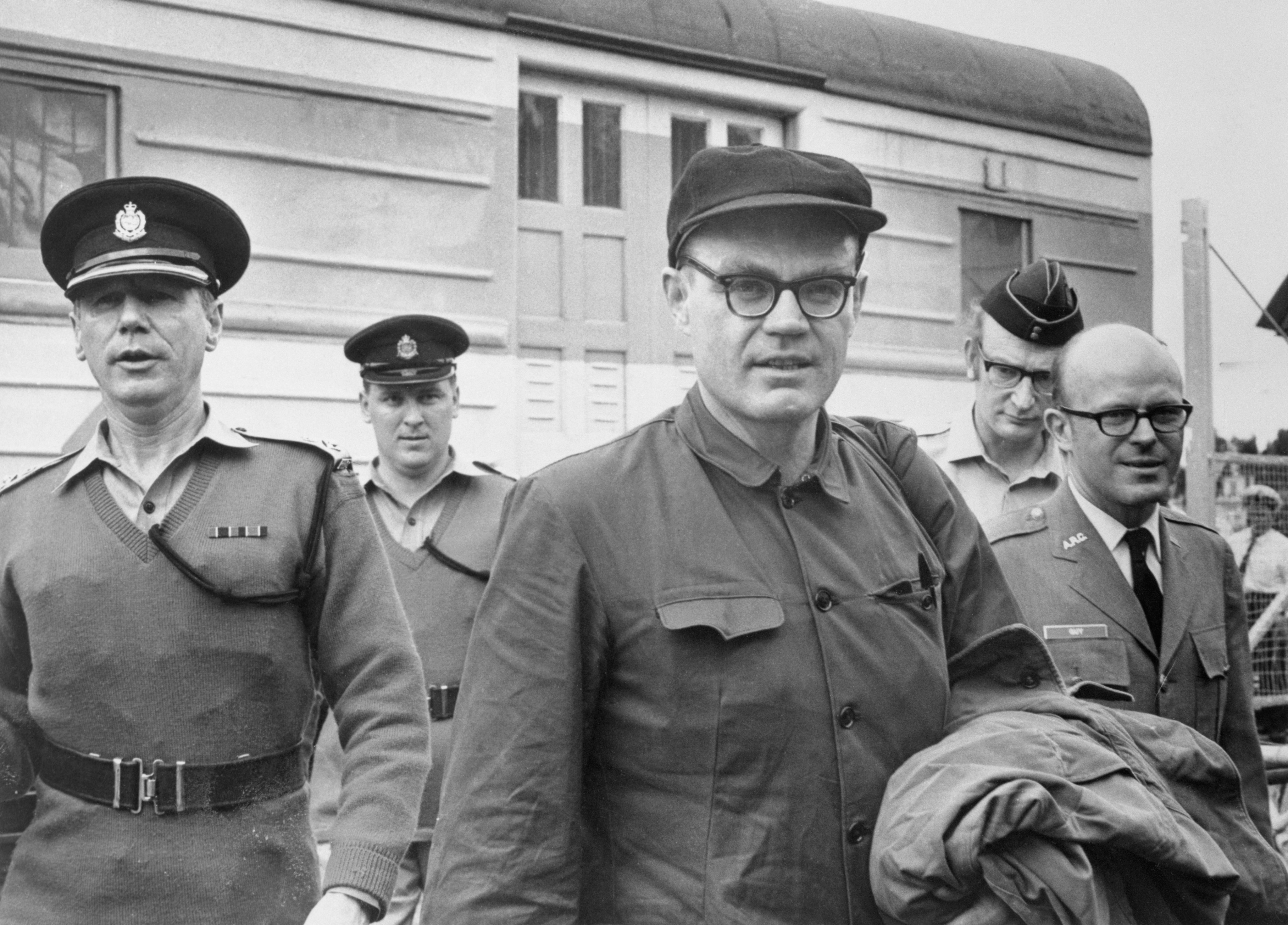 John Downey (right), a CIA agent imprisoned in China for more than 20 years, crosses from China into Hong Kong on March 12, 1973. The US government had long denied he was a CIA spy. Photo: Getty Images