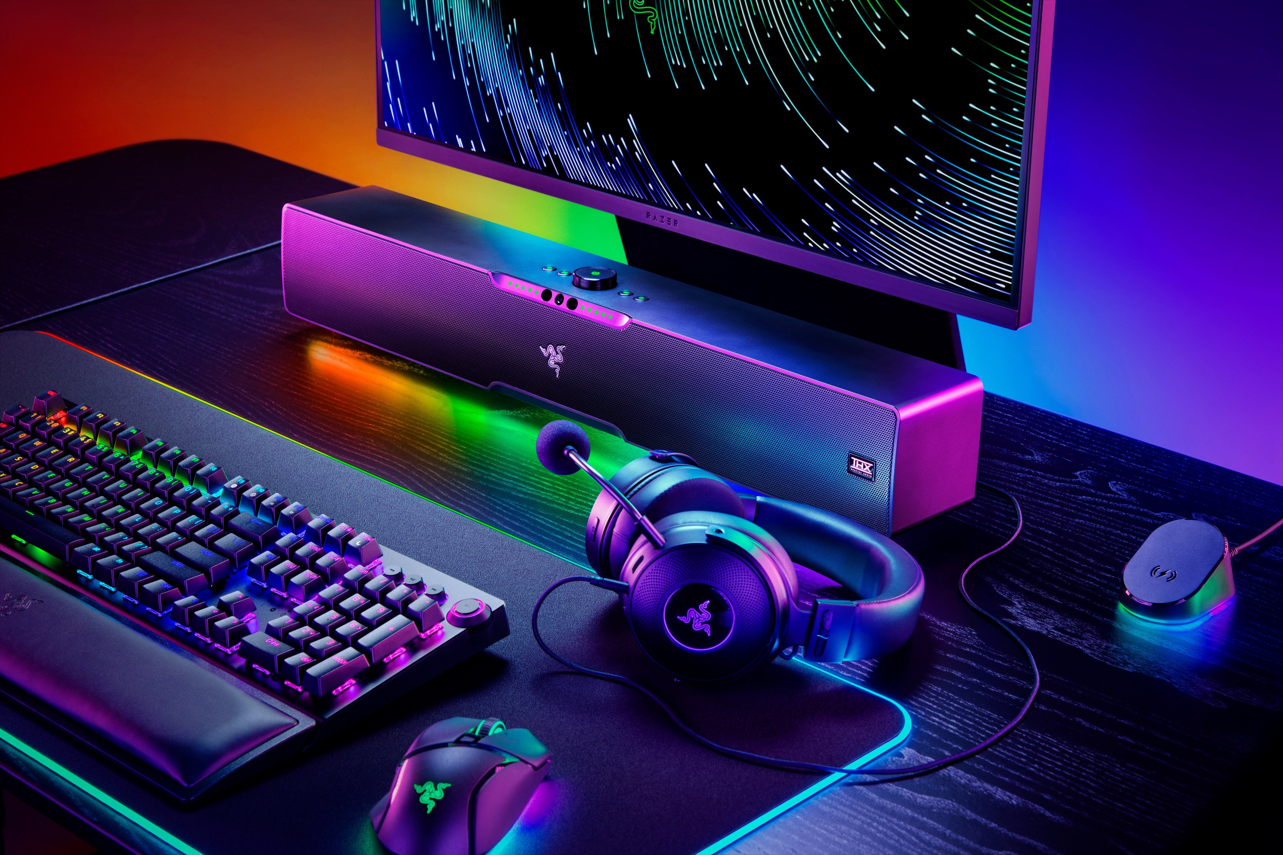 The Razer Leviathan V2 Pro is the first PC sound bar with AI-powered head-tracking and adaptive beam-forming technology. Photo: Razer Leviathan V2 Pro