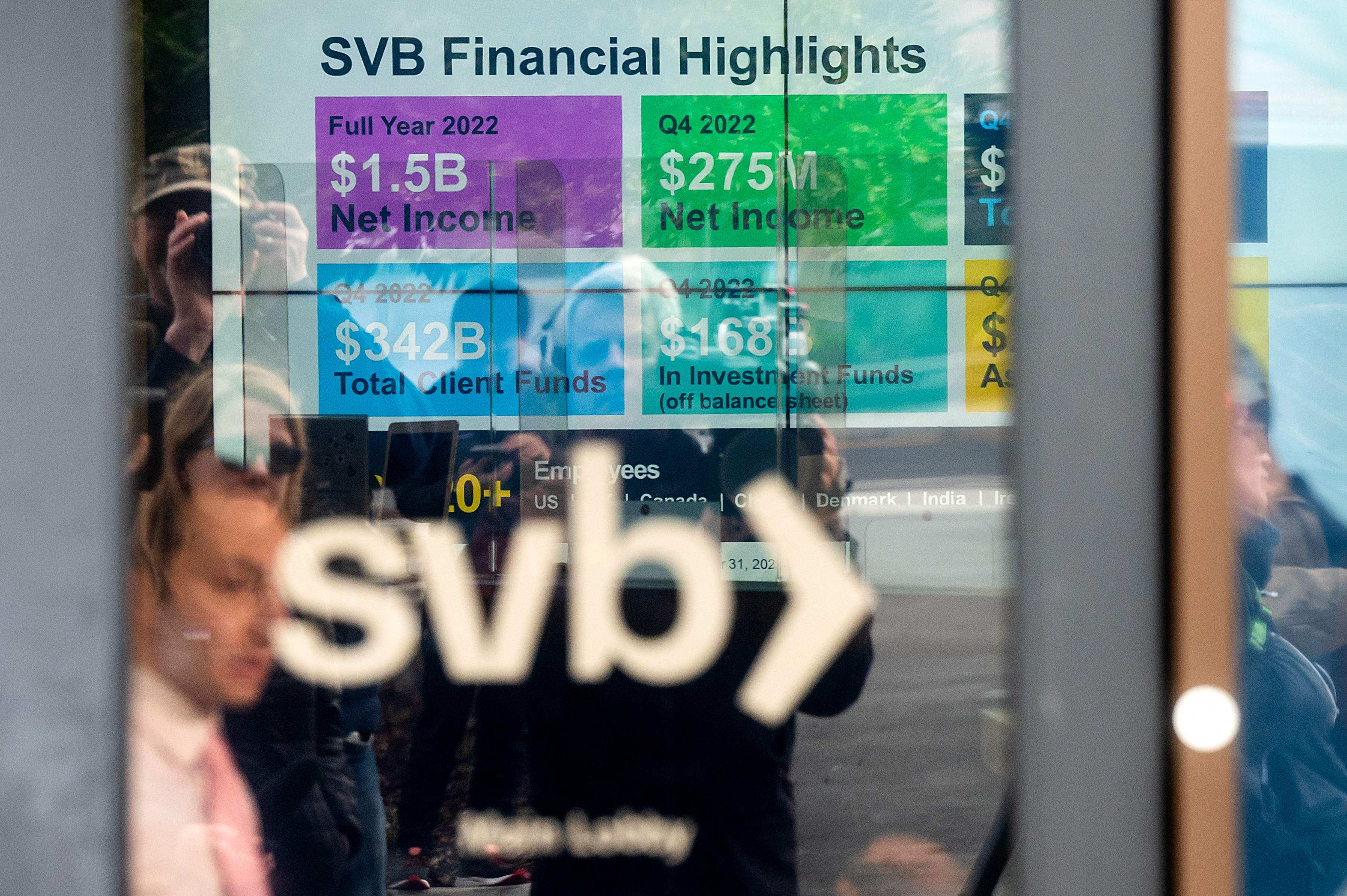 A display lists Silicon Valley Bank achievements as customers gather to withdraw money at SVB’s headquarters in Santa Clara, California, on March 13. Photo: AFP
