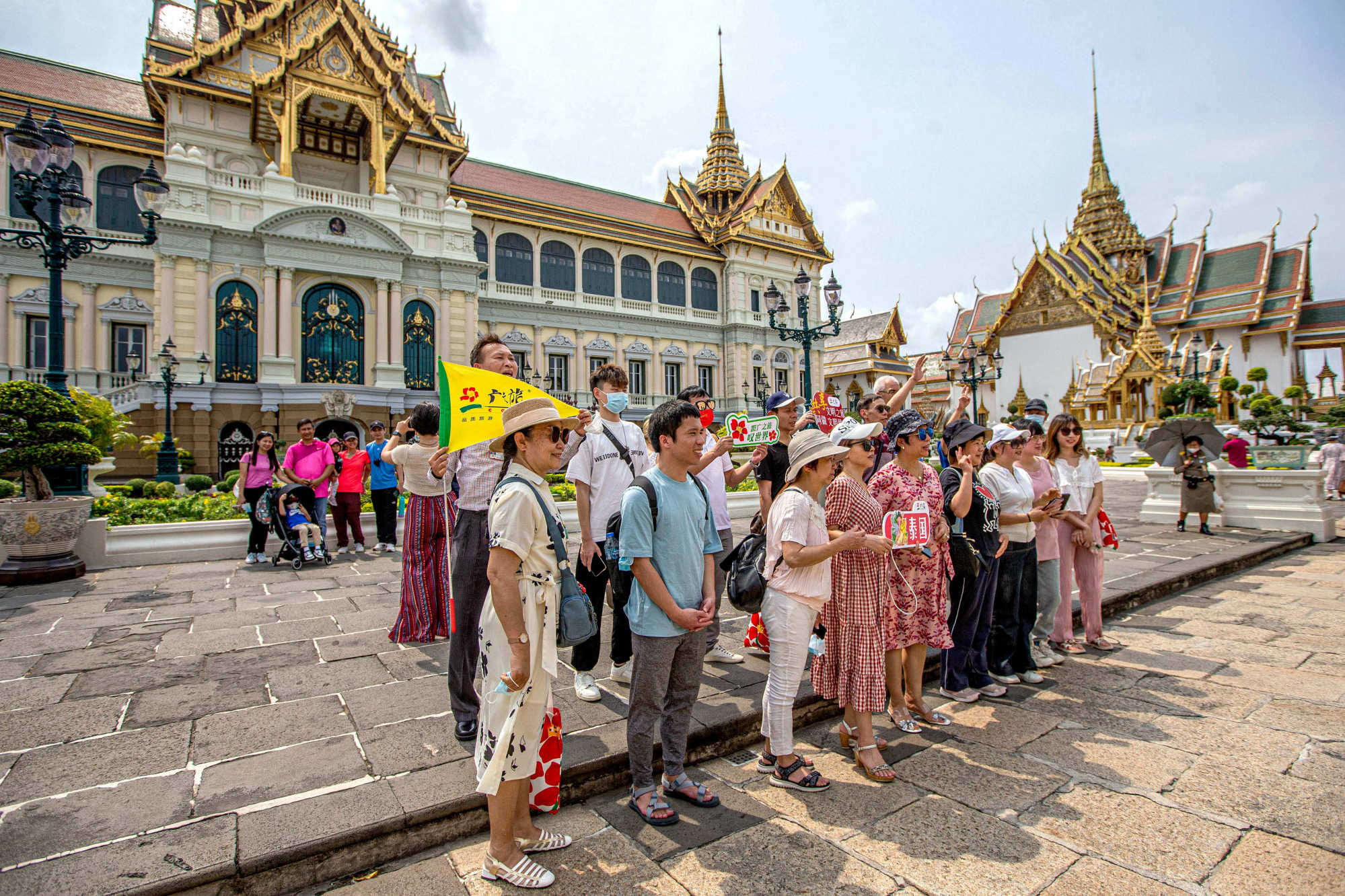 Chinese tourists pose for photos at the Grand Palace in Bangkok in February. Photo: Xinhua