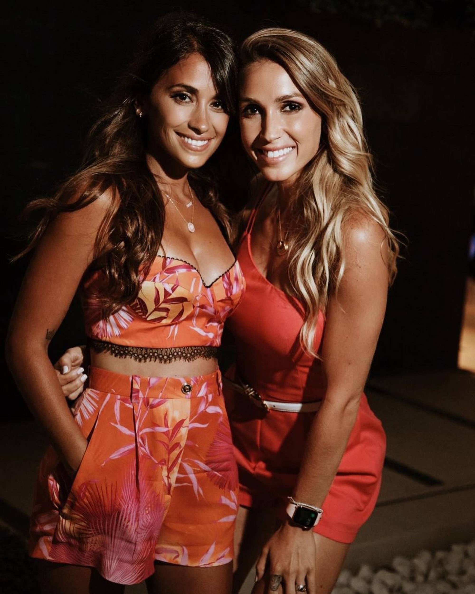 Antonela Roccuzzo with her friend Sofia Balbi in September 2020. Photo: @antonelaroccuzzo/Instagram