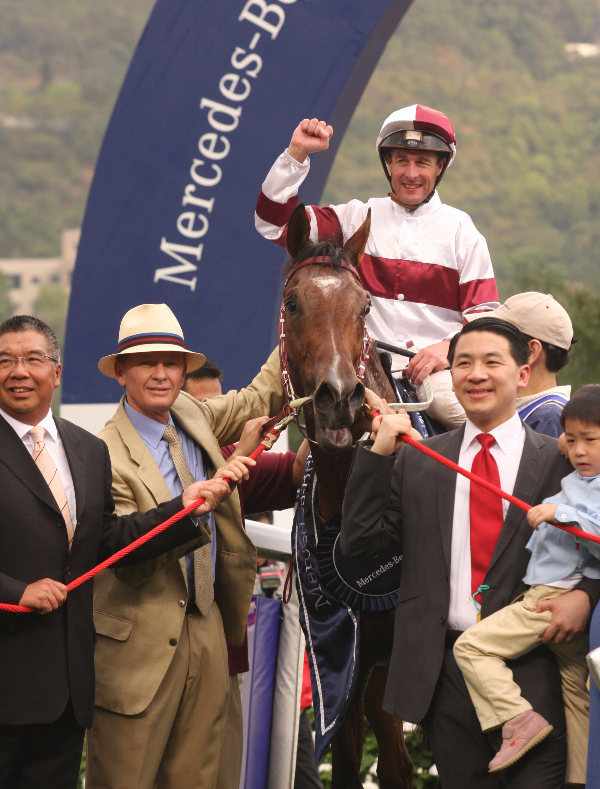 Matthew Wong (left) with trainer John Moore and jockey Darren Beadman after Collection’s victory in the 2009 Hong Kong Derby.