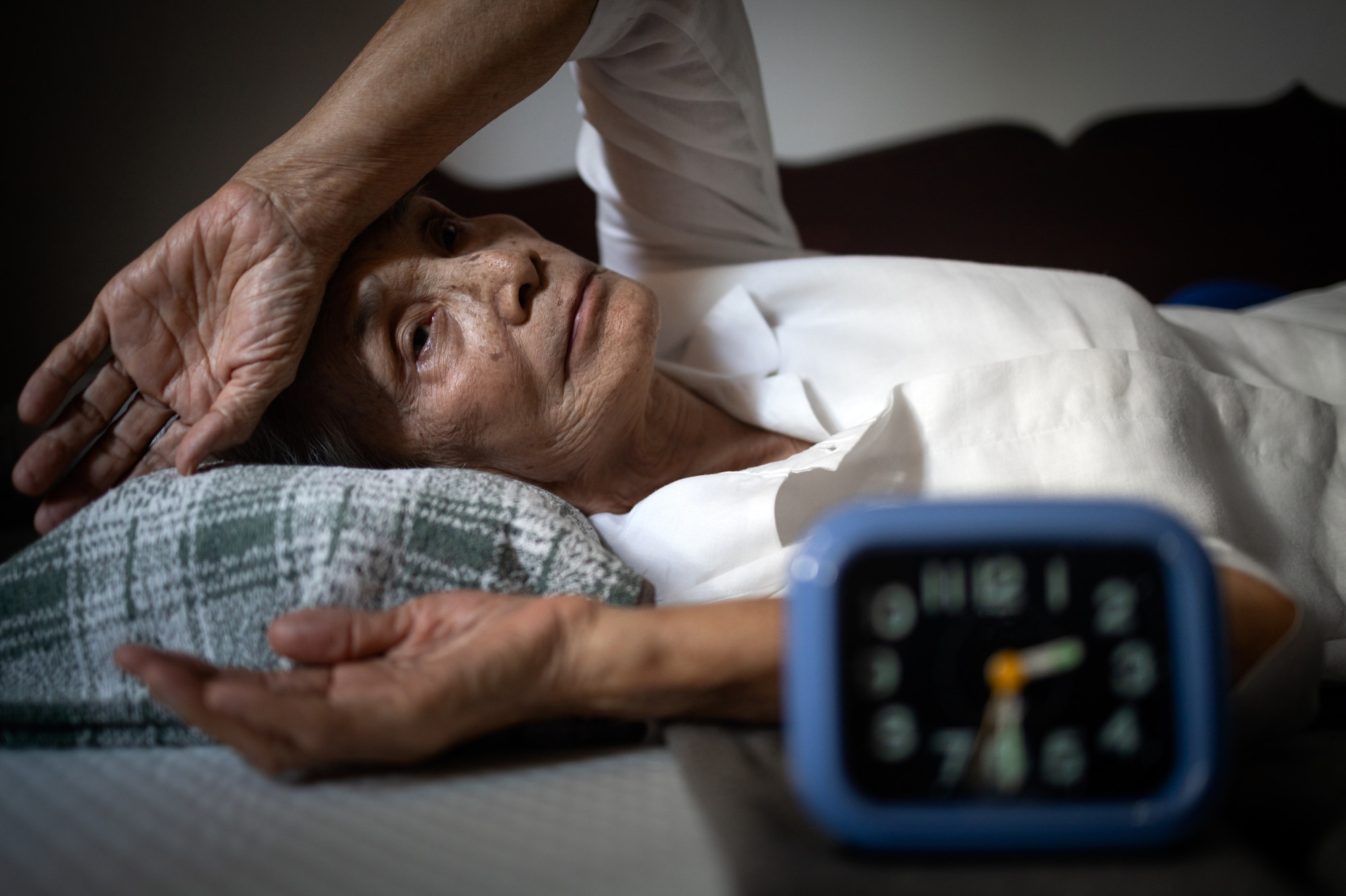 Сон пожилой. Глубокий сон у Стариков. Локомотивный синдром у пожилых. In the elderly Insomnia.