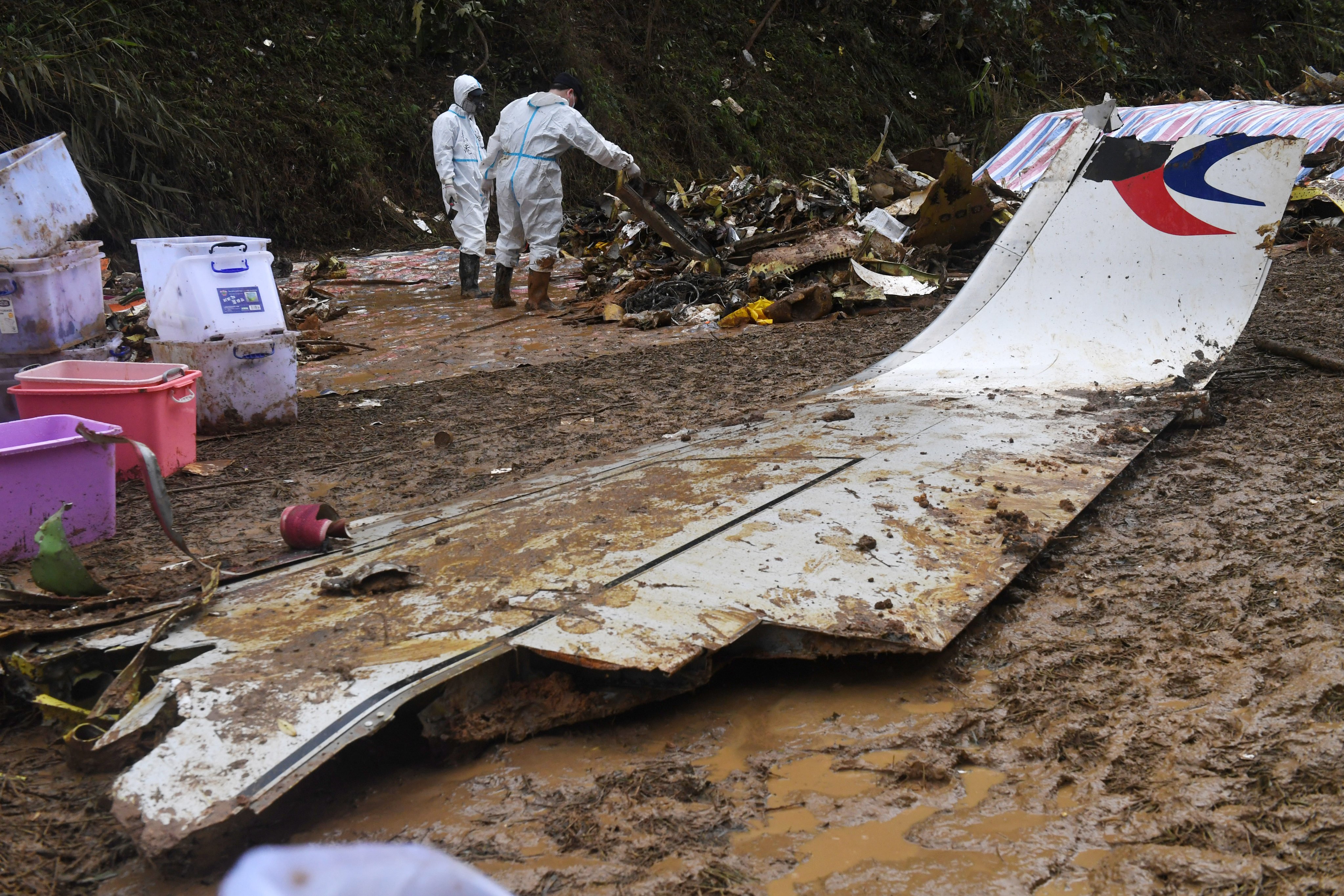 A new report from China’s aviation regulator reveals little detail about the disaster, says probe into MU5735 crash is continuing. Photo: Xinhua