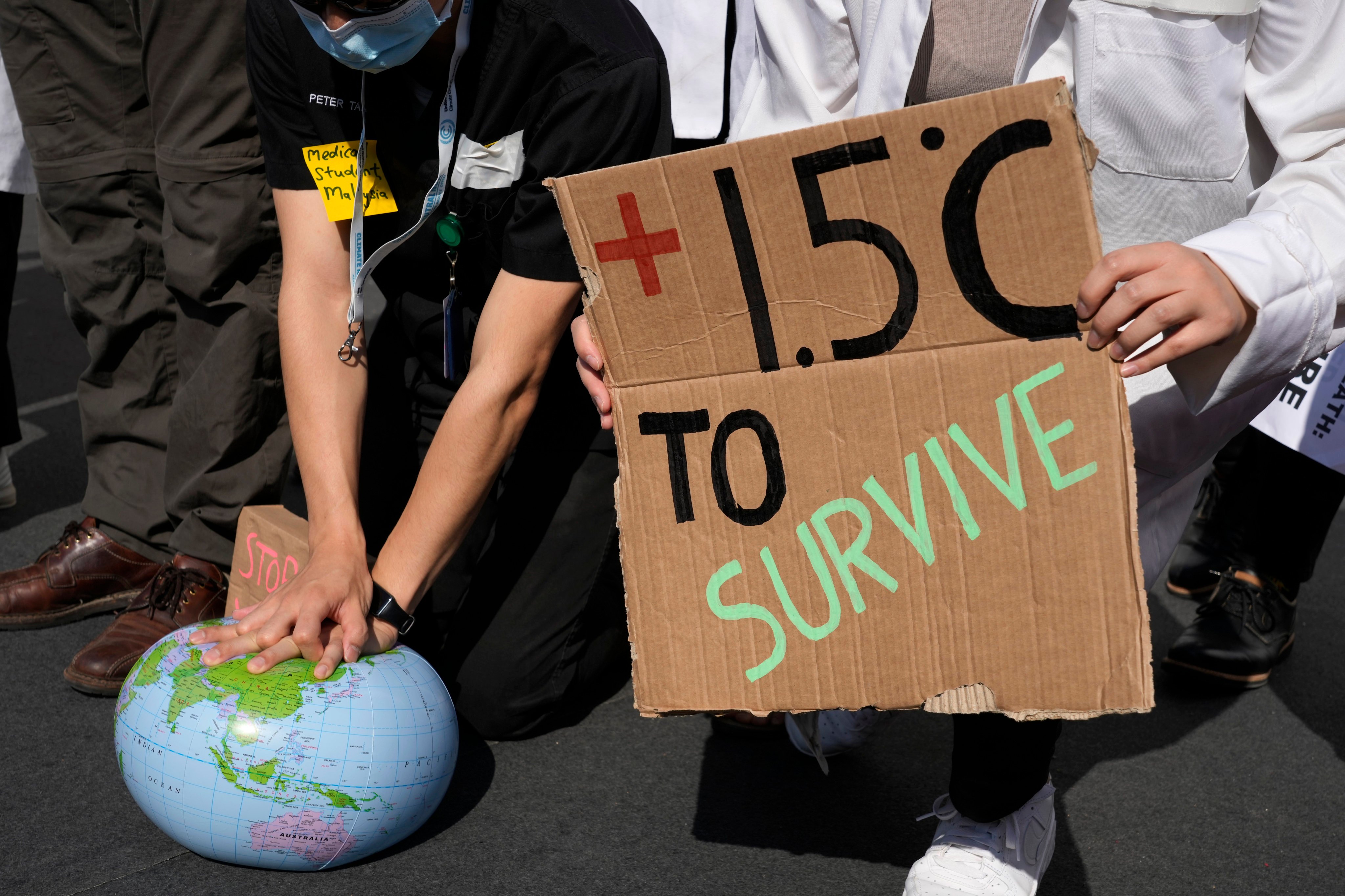 Demonstrators pretend to resuscitate the Earth while advocating for the 1.5 degree warming goal to survive at the COP27 UN Climate Summit, in Sharm el-Sheikh, Egypt, on November 16, 2022. Photo: AP Photo
