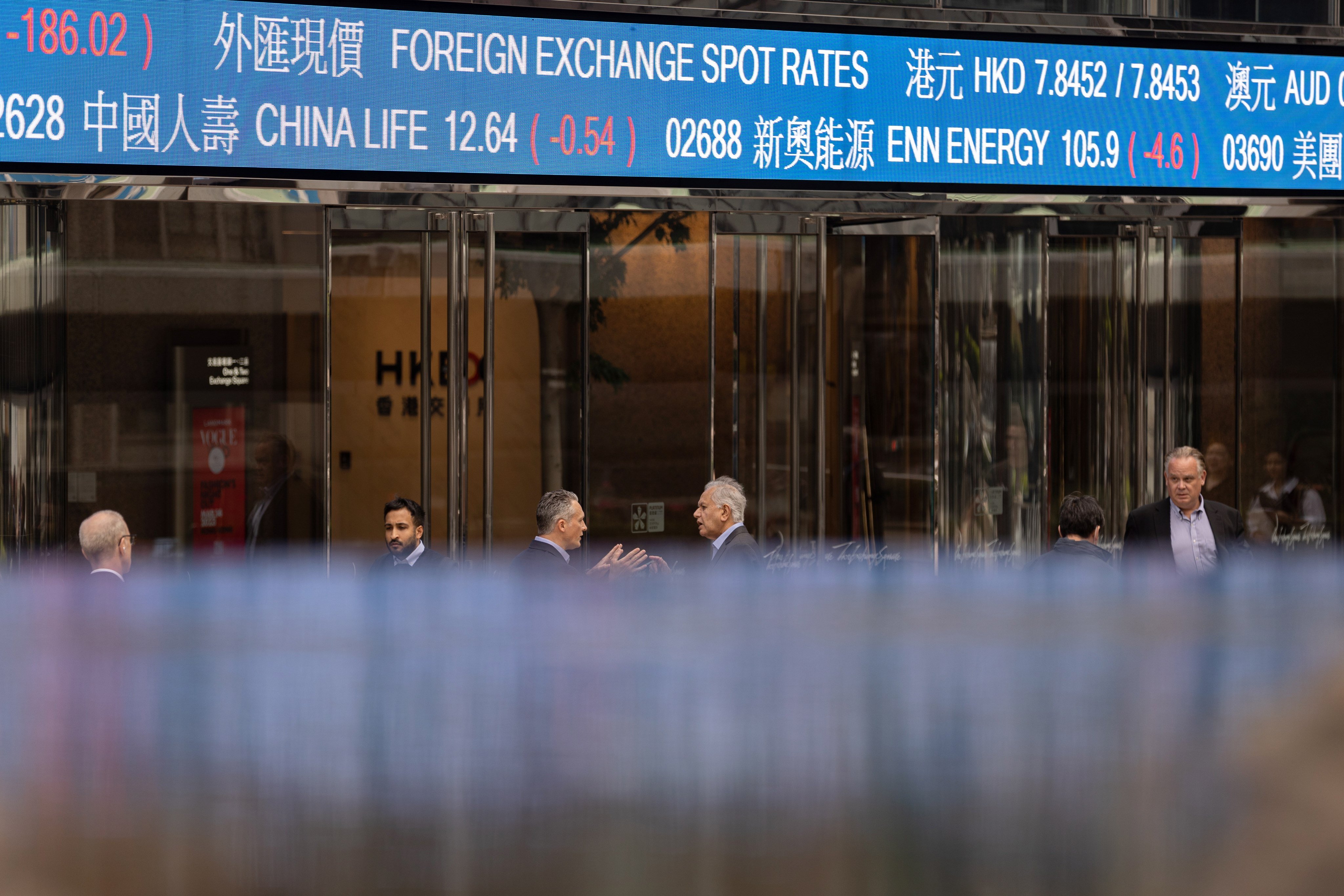 Hong Kong stocks trim weekly advance as HSBC, Alibaba, home builders  stumble amid contagion alert, Fed outlook | South China Morning Post