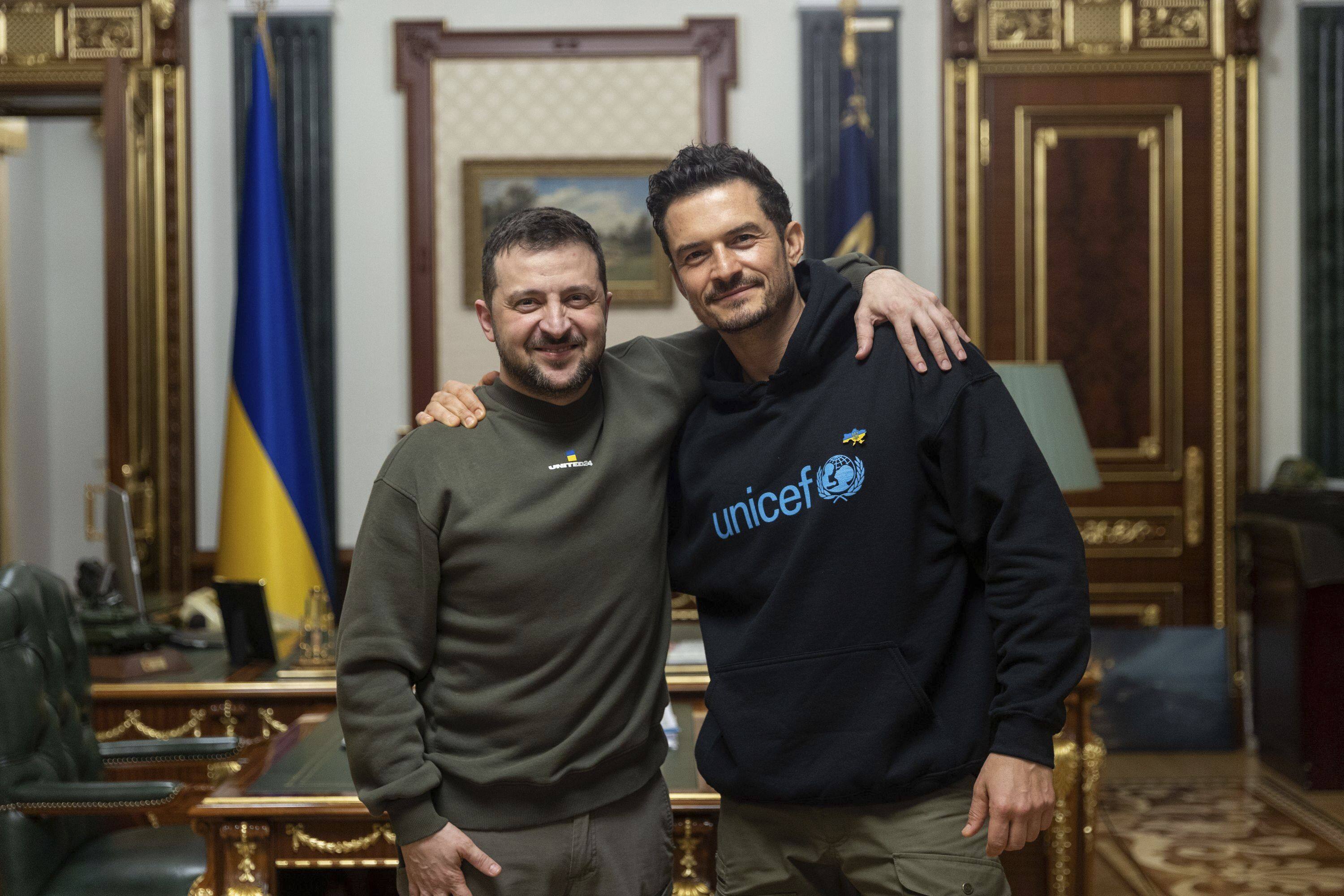 Ukrainian President Volodymyr Zelensky (left) poses for photo with British actor and Unicef Goodwill Ambassador Orlando Bloom during their meeting in Kyiv on March 26, 2023. Bloom has been a Unicef ambassador for humanitarian projects since 2009. Photo: via AP