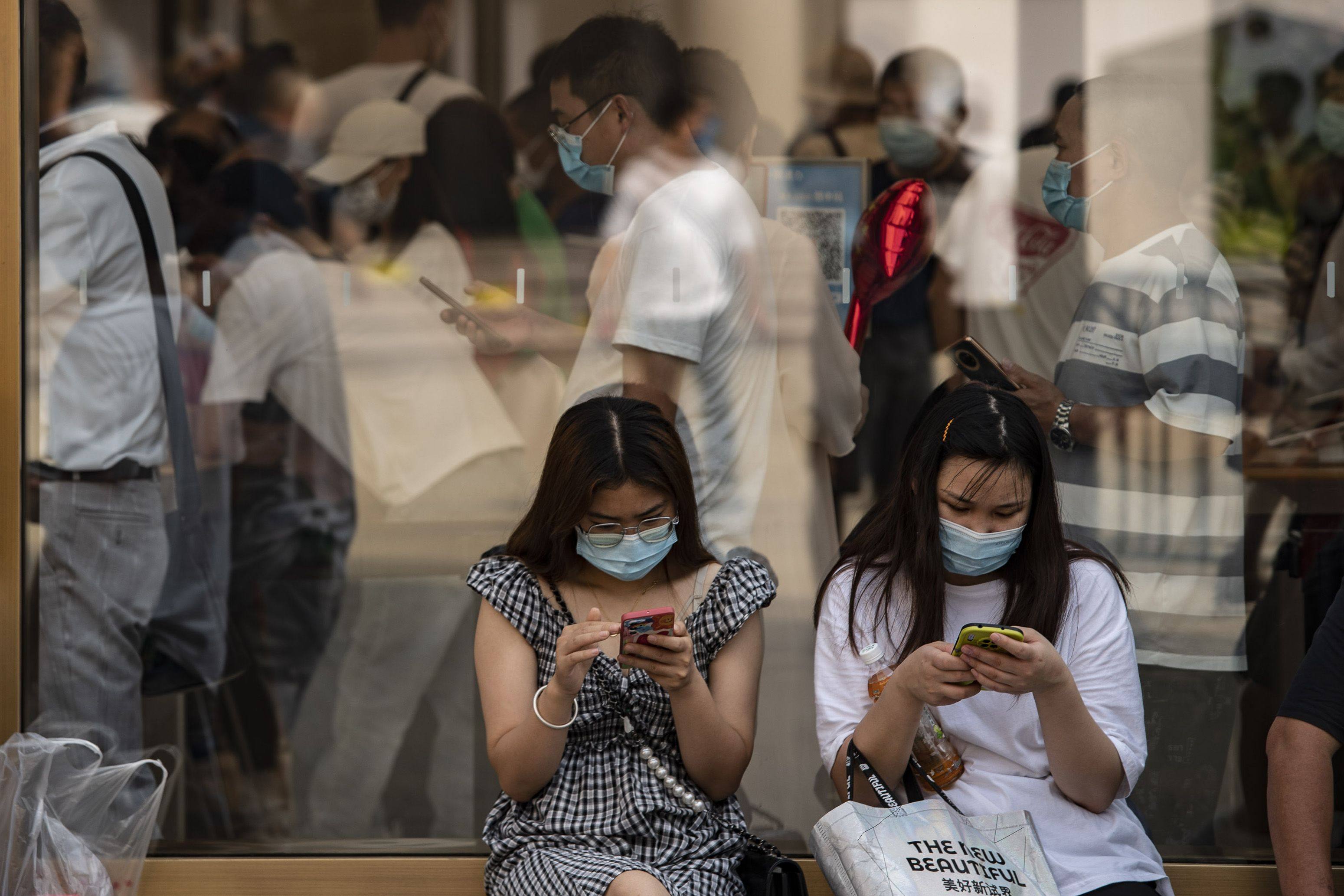 The Cyberspace Administration of China says it will guide websites and platforms on how to inspect content and accounts and promptly remove information identified as rumour or an infringement of entrepreneurs’ privacy. Photo: Bloomberg