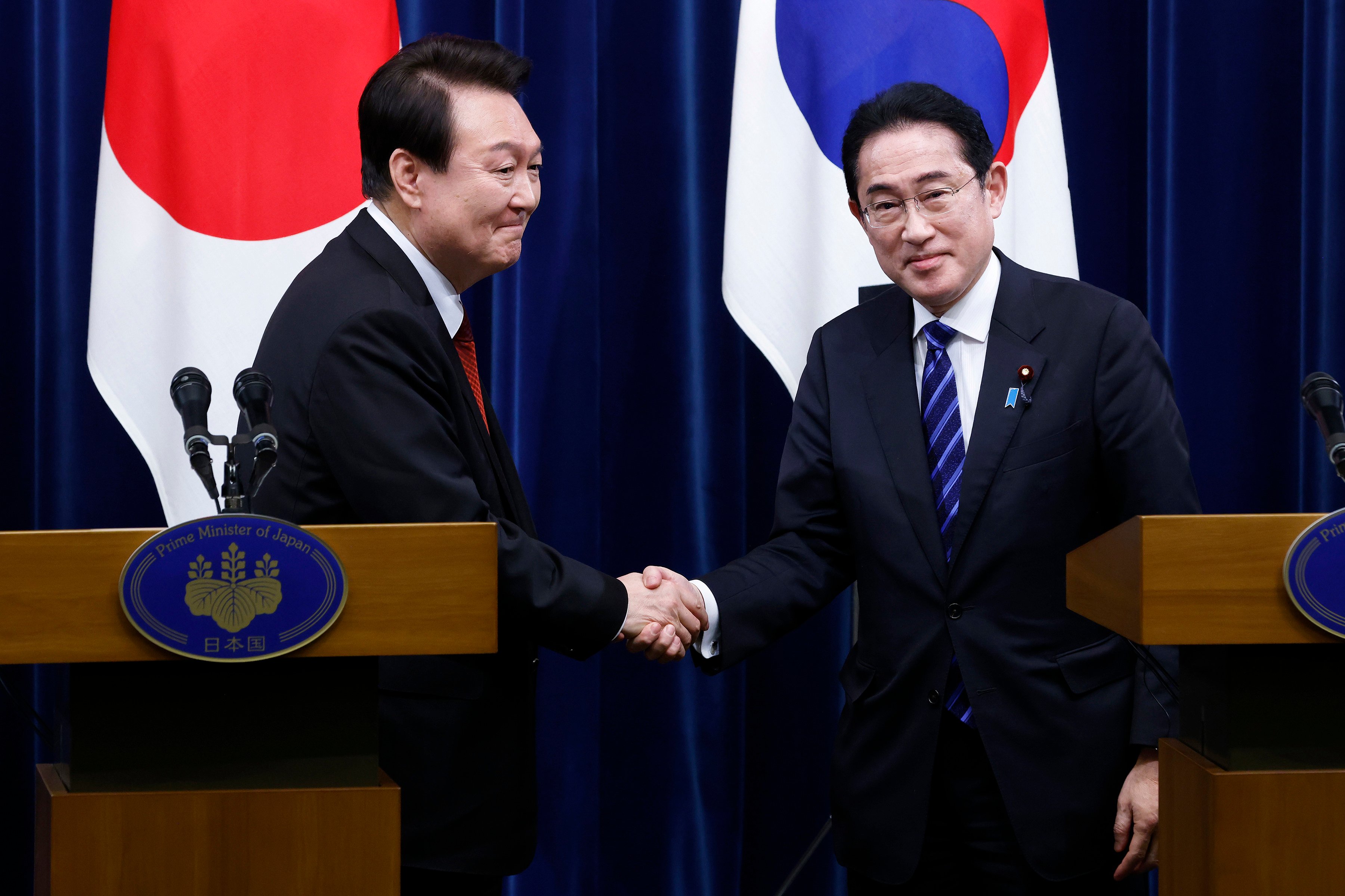 South Korean President Yoon Suk-yeol (left), seen with Japanese Prime Minister Fumio Kishida in Tokyo on March 16, has been branded a “traitor” by the opposition back home. Photo: TNS