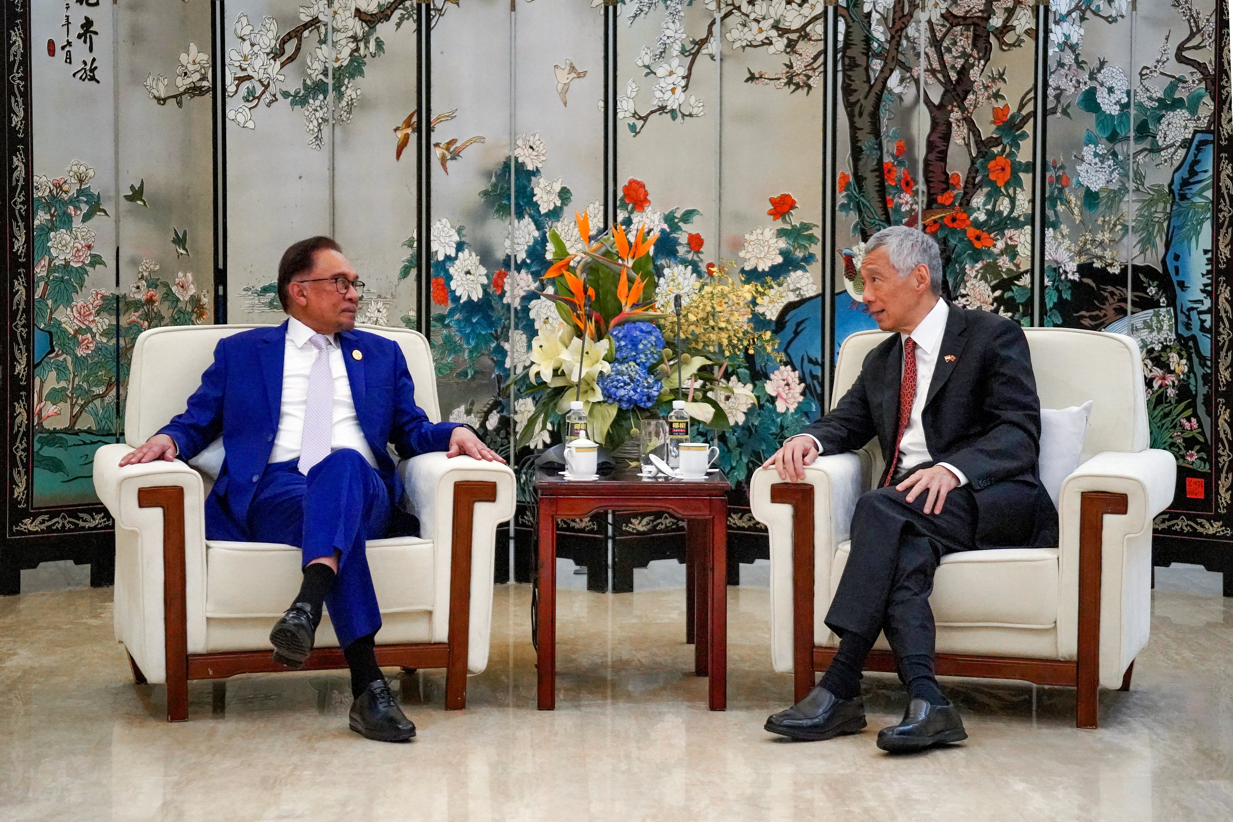 Prime ministers Anwar Ibrahim of Malaysia (left) and Lee Hsien Loong of Singapore  have warned of the impact of the big power rivalry on Asia, a region heavily dependent on China for trade but where the US is a major security partner. 
Photo: dpa
