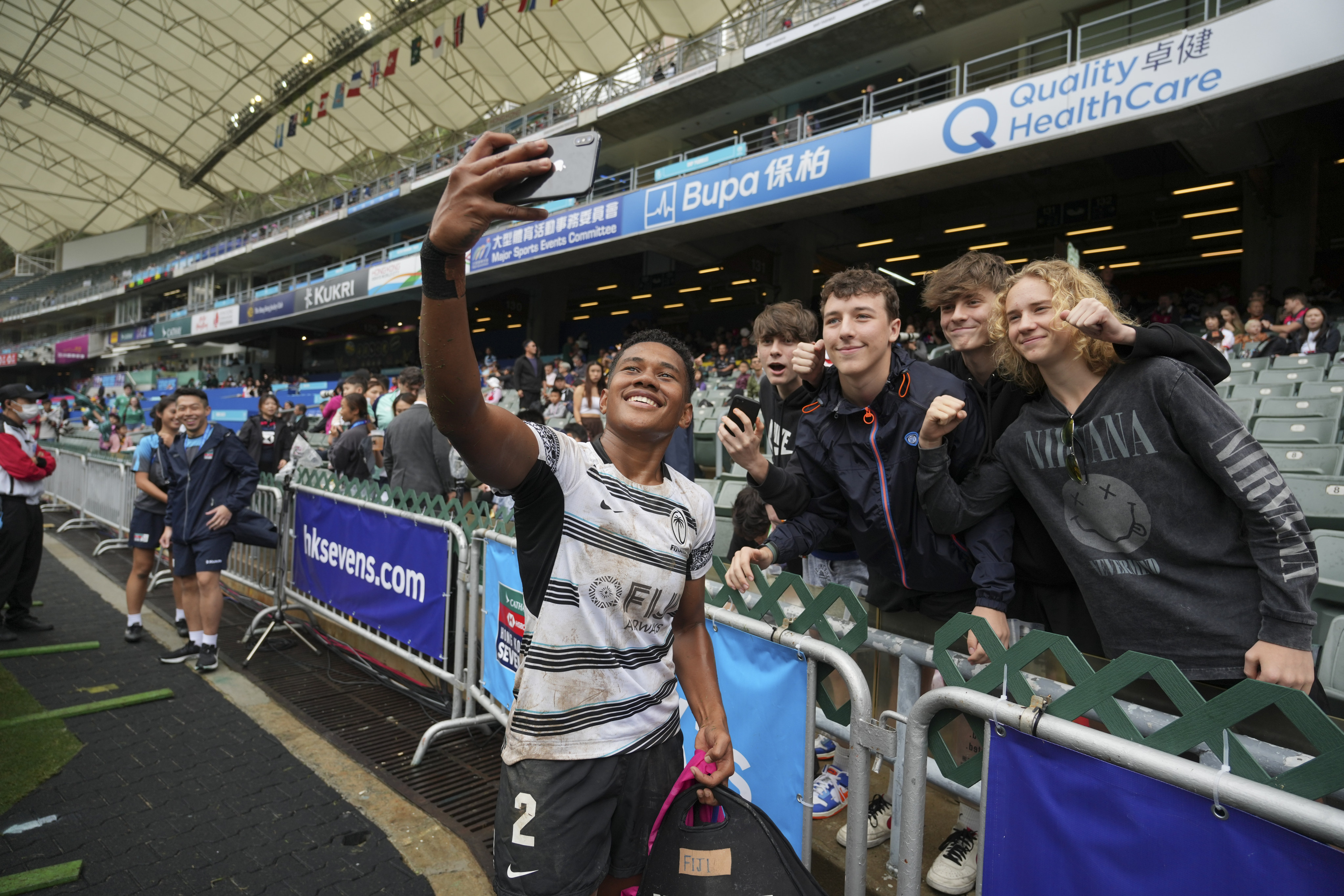 Fiji’s Iva Nabura takes a selfie with fans at the Hong Kong Sevens. Photo: Sam Tsang 
