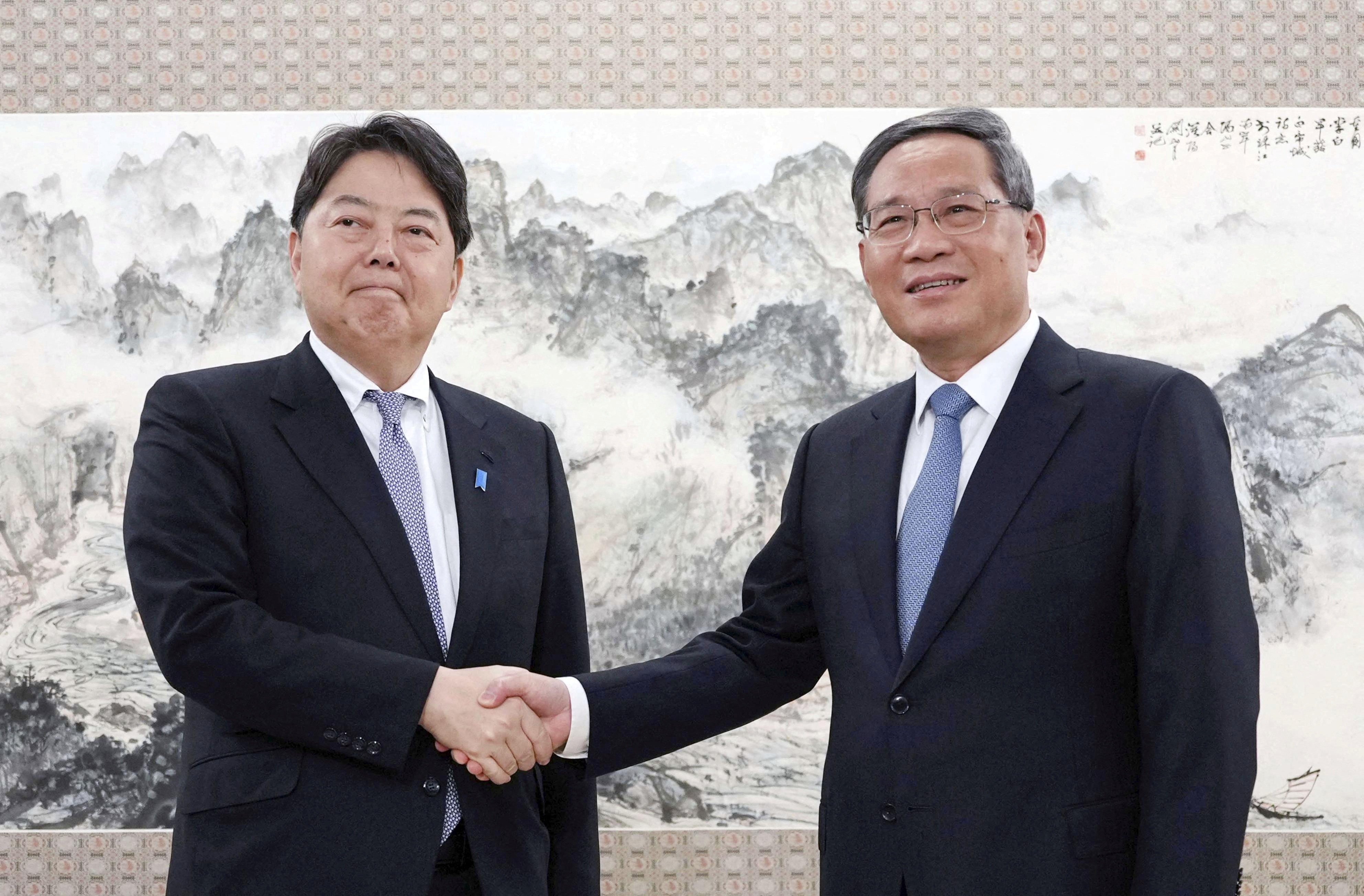 Japanese foreign minister Yoshimasa Hayashi shakes hands with Chinese Premier Li Qiang in Beijing, China on Sunday, April 2, 2023.  Photo: Kyodo/via Reuters