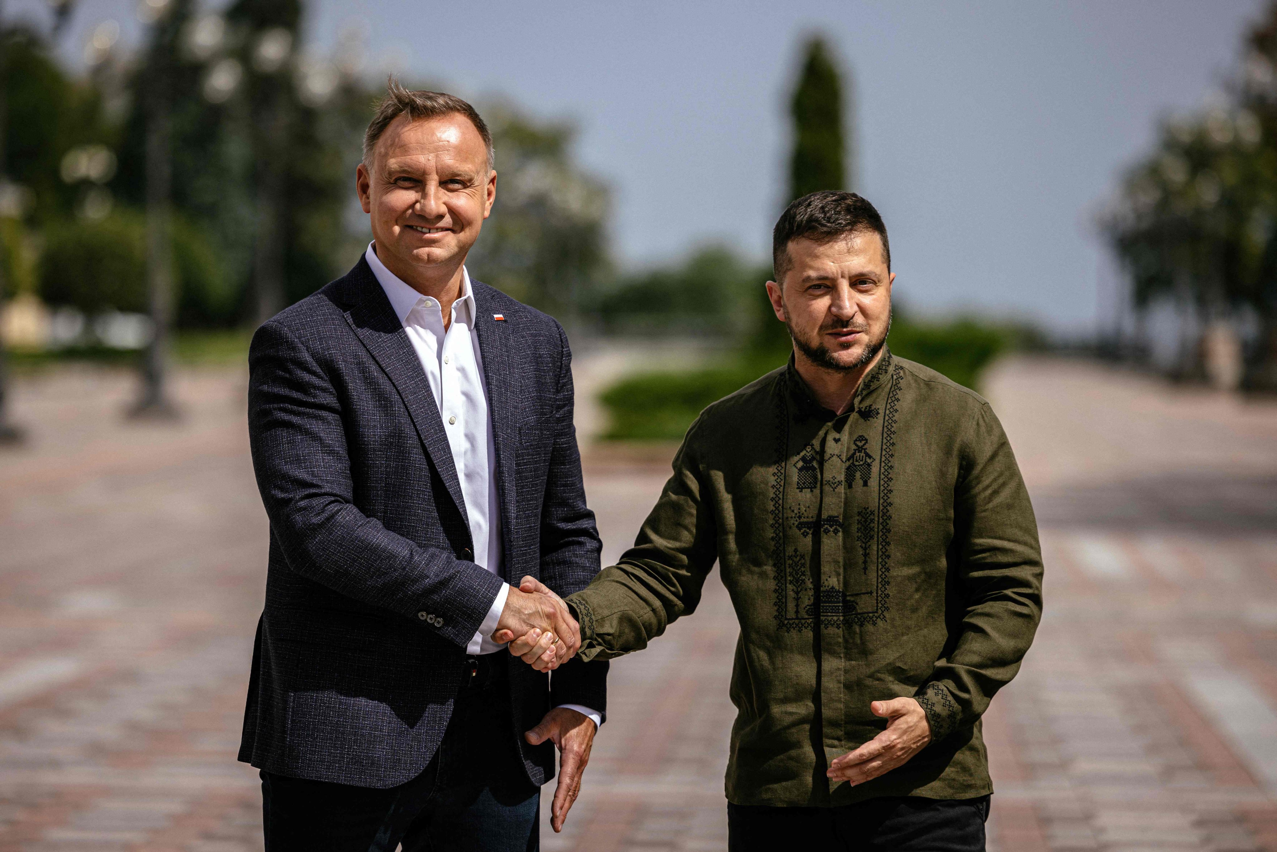 Ukraine’s President Volodymyr Zelensky (right) and Poland’s President Andrzej Duda (left) at their joint press conference in Kyiv on August 23, 2022. Photo: AFP