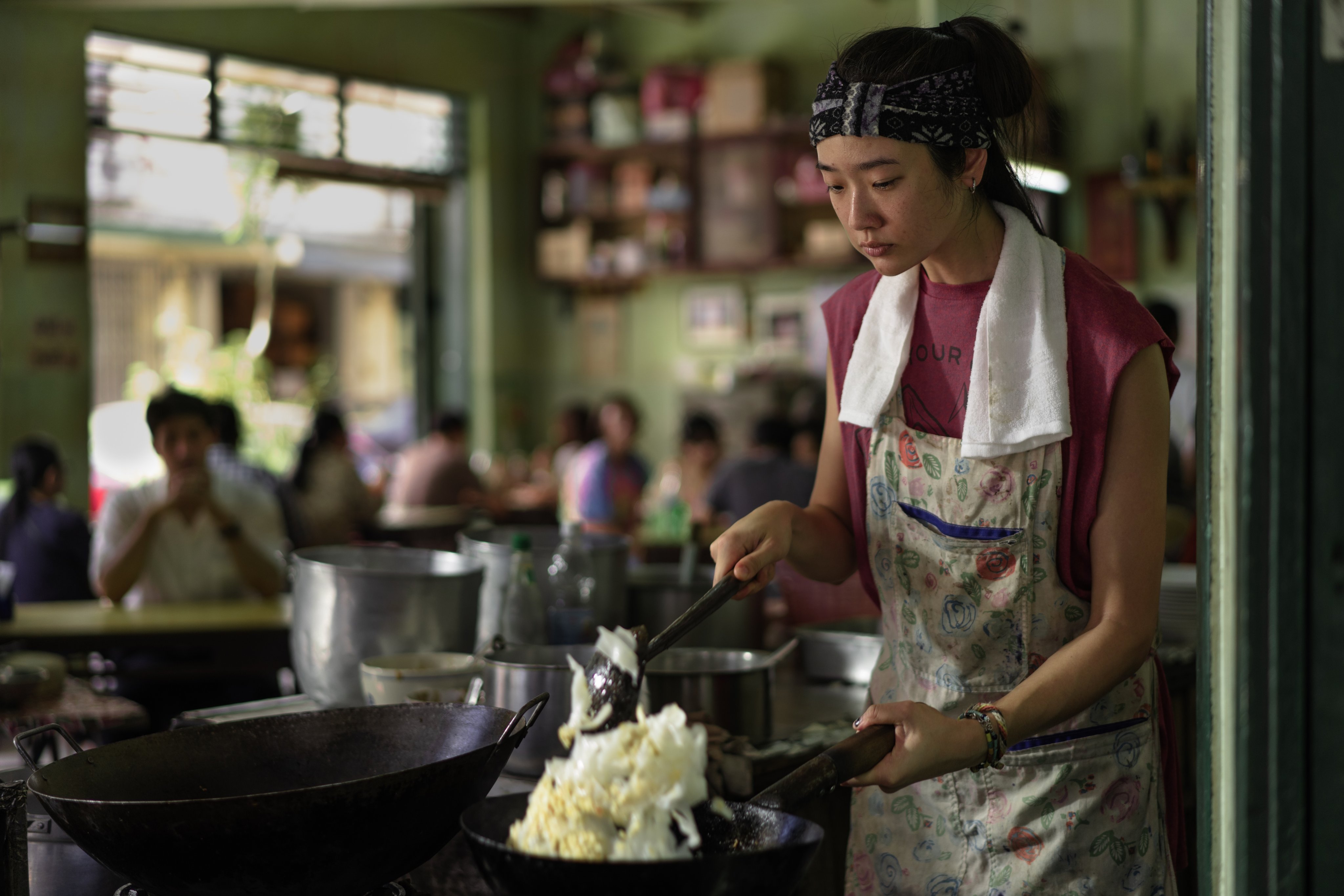 Chutimon Chuengcharoensukying as Bangkok noodle cook Aoy in a still from Hunger. The Netflix drama uses haute cuisine to comment on inequality and the human hunger for success. Photo: Netflix